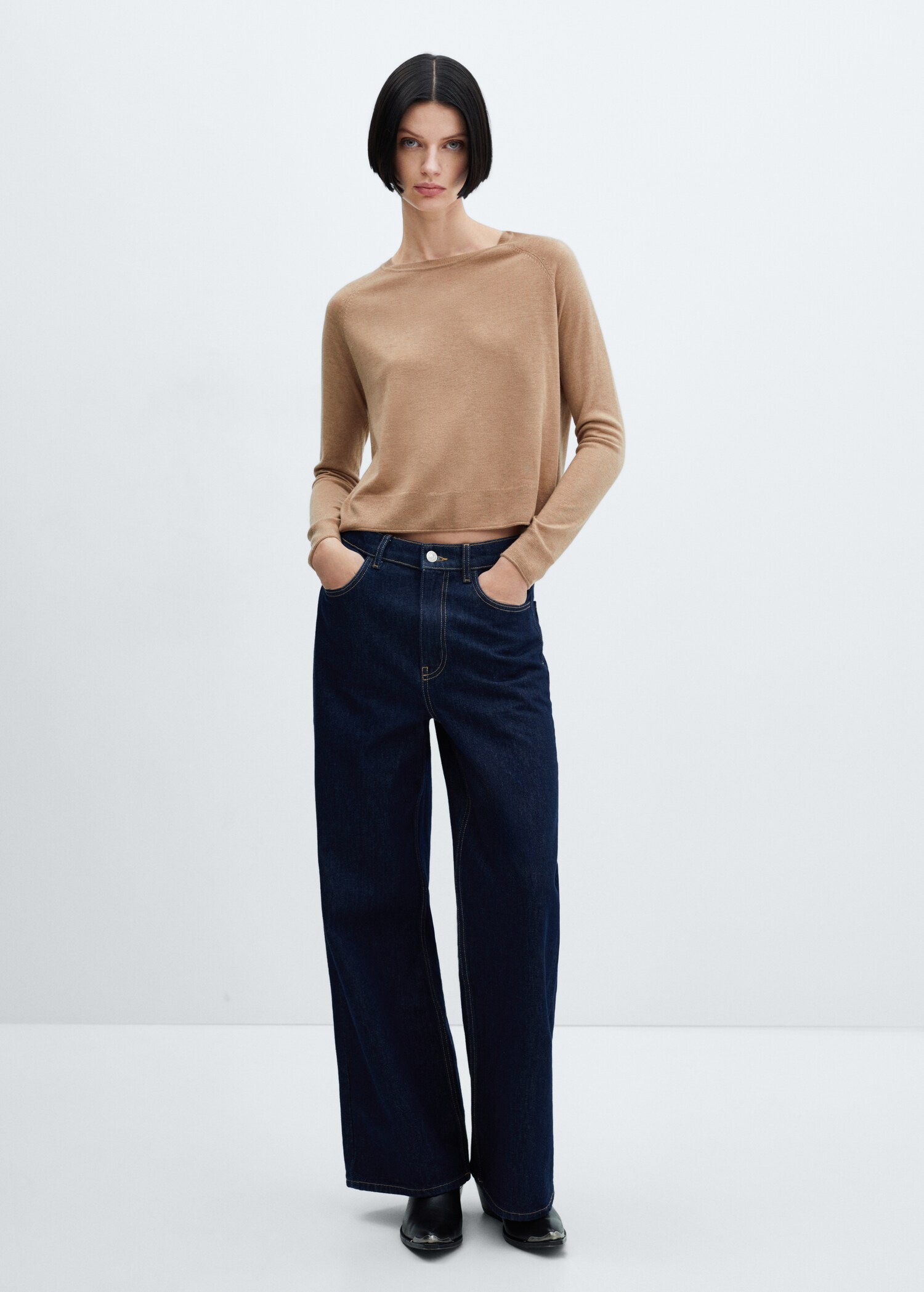 Fine-knit round-neck sweater - General plane