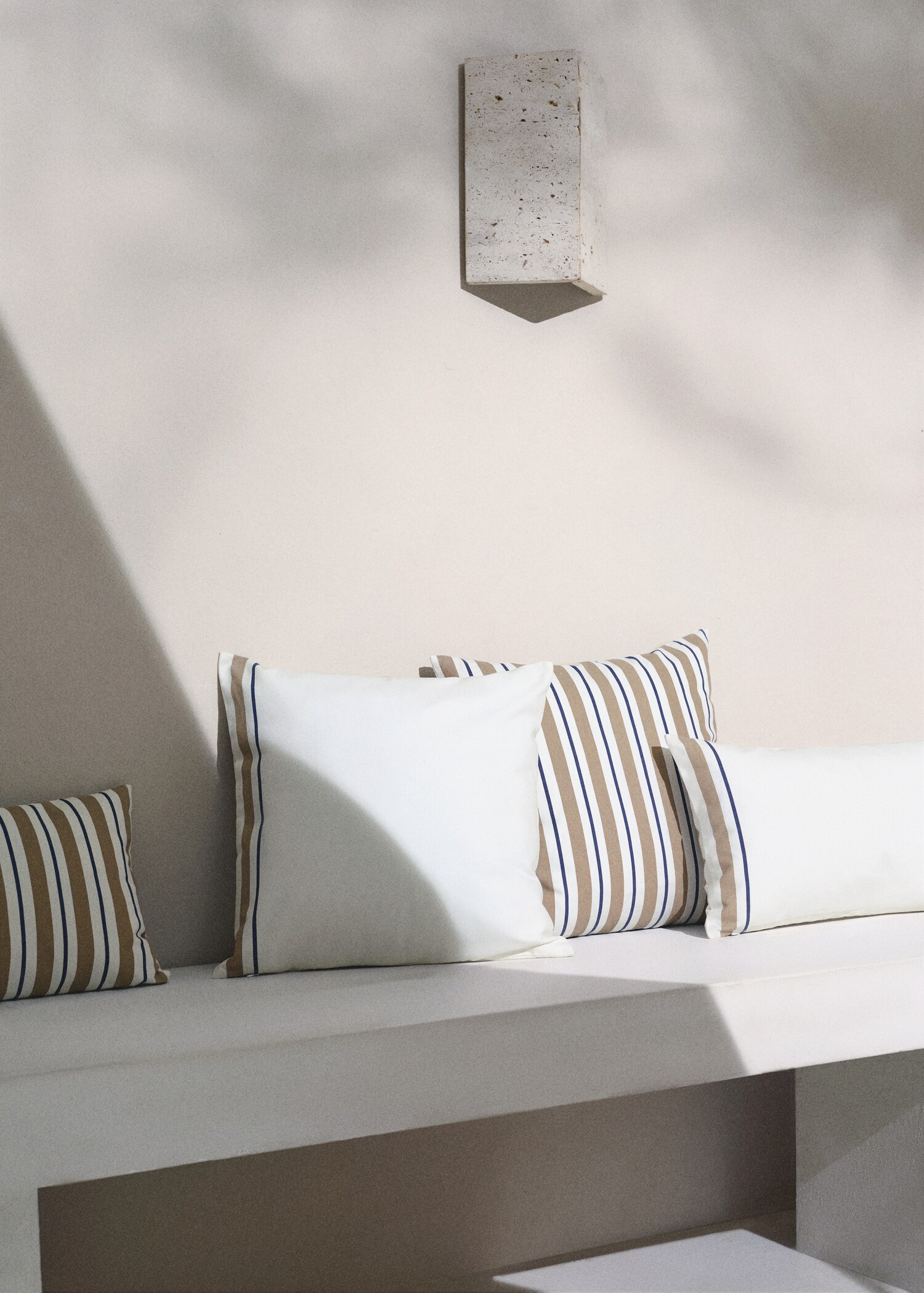 Water-repellent stripe-print cushion cover 45x45cm - General plane