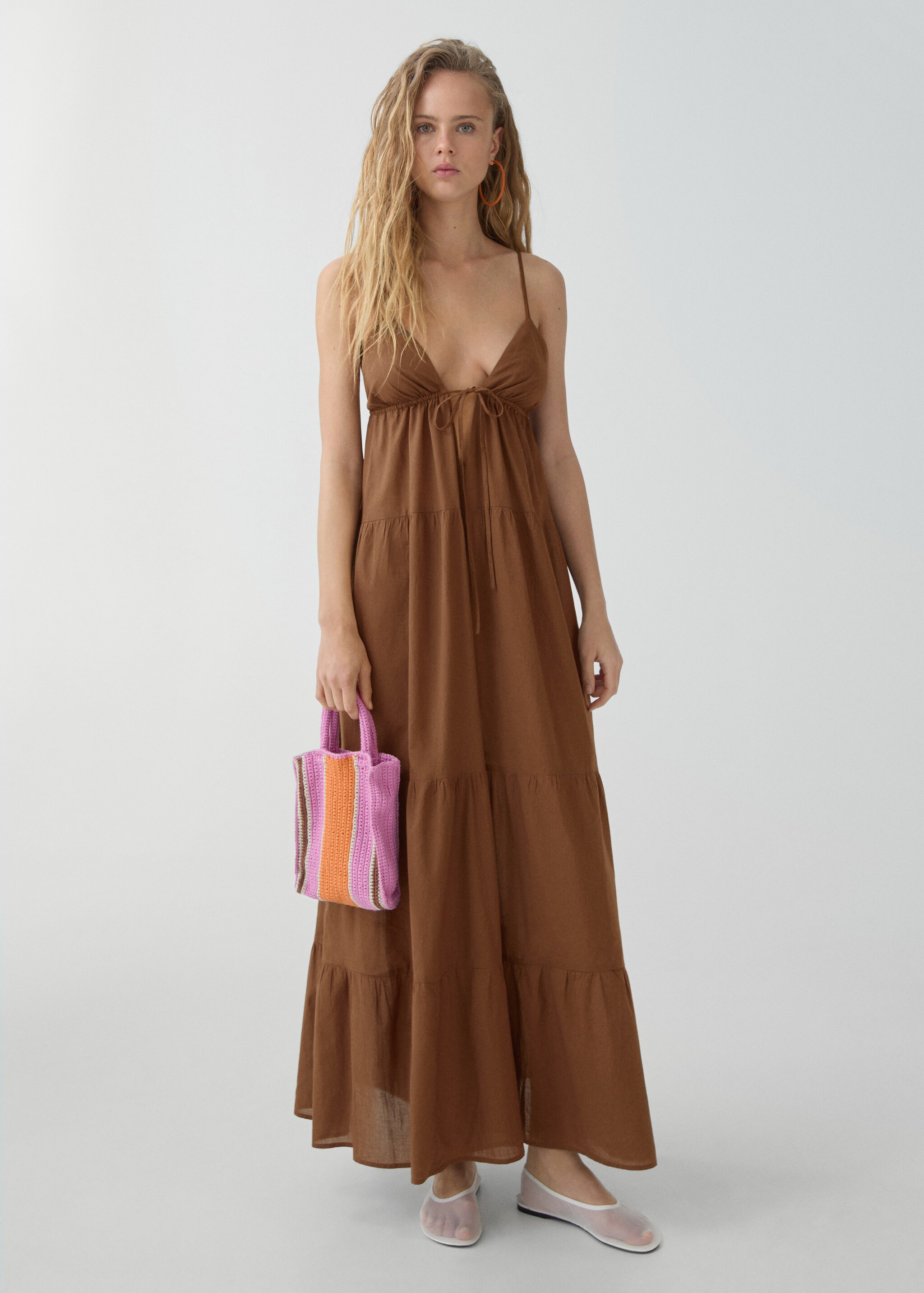 Long dress with bow neckline - General plane
