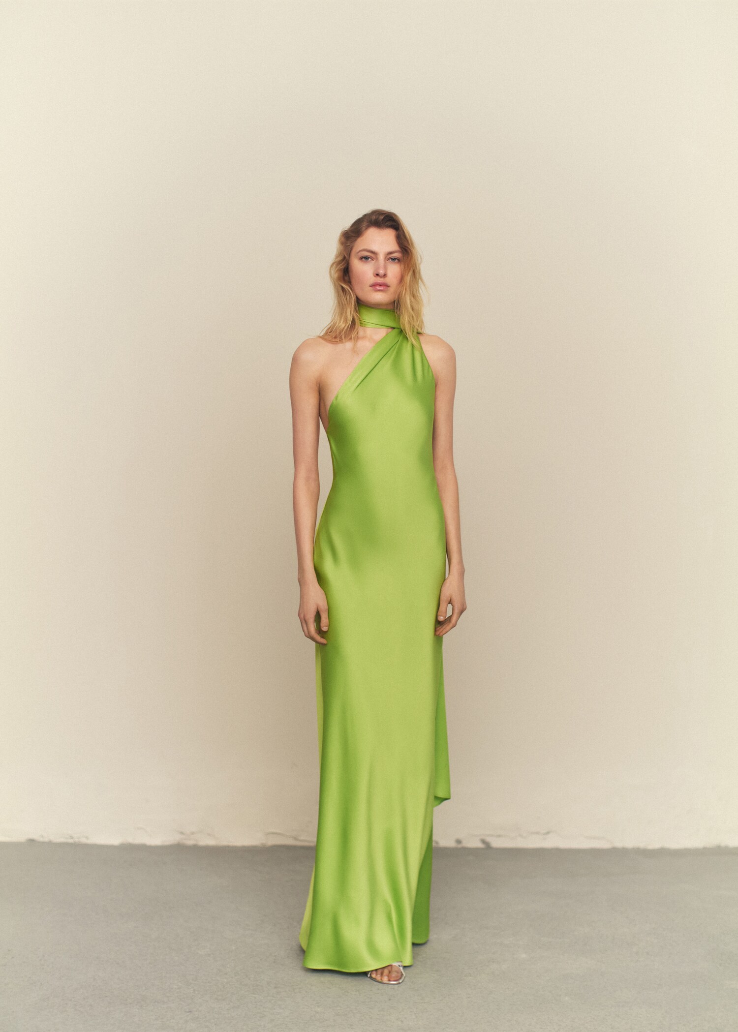 Vestido asimétrico cuello lazada - Plano general