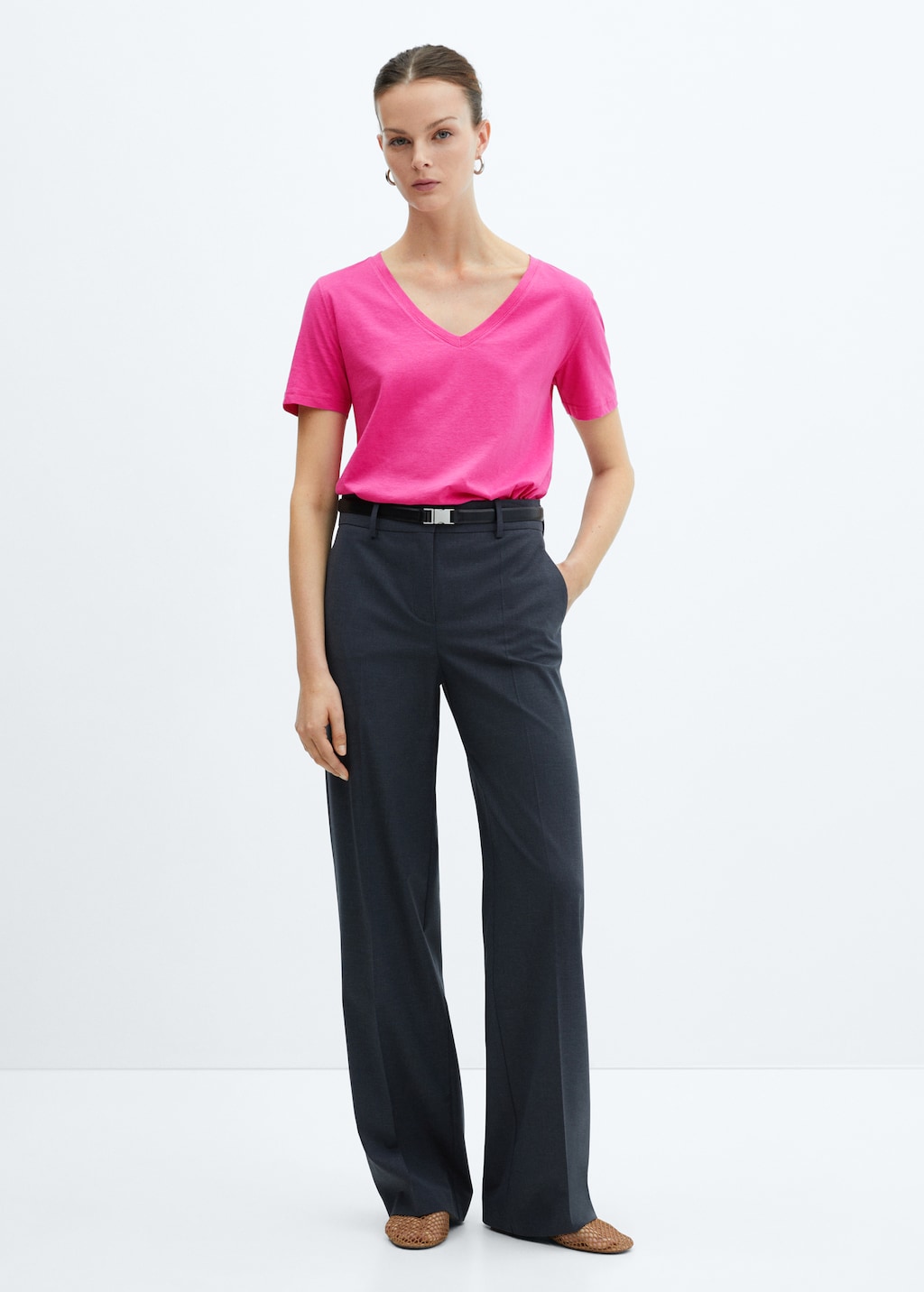 Camiseta cuello pico 100 algodon Mujer MANGO Espana Peninsula y Baleares