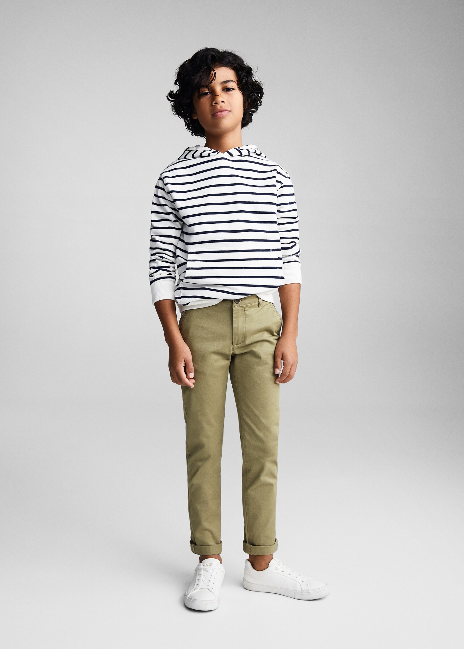 Pantalón chino algodón  - Plano general