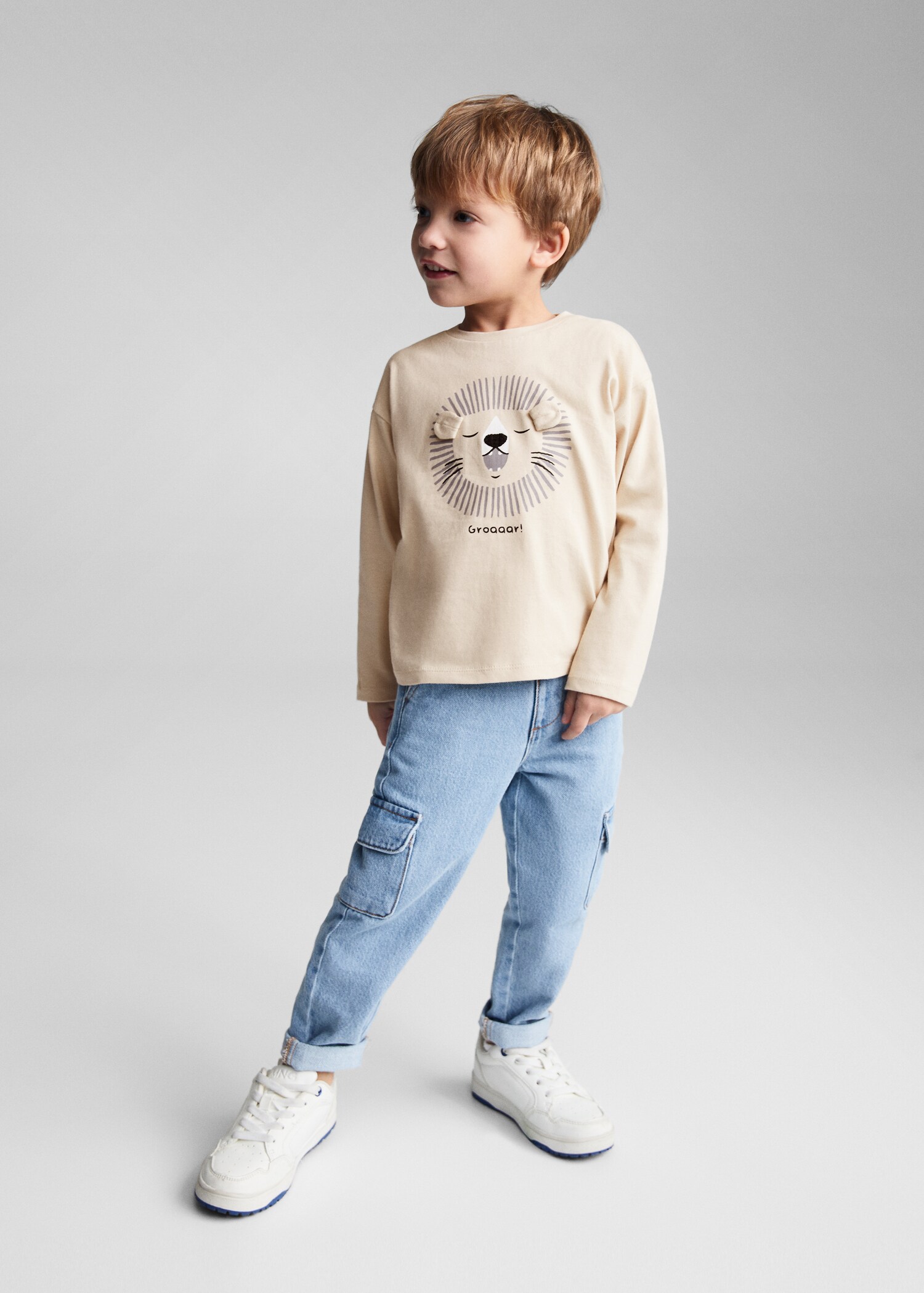 T-shirt with print drawing  - General plane