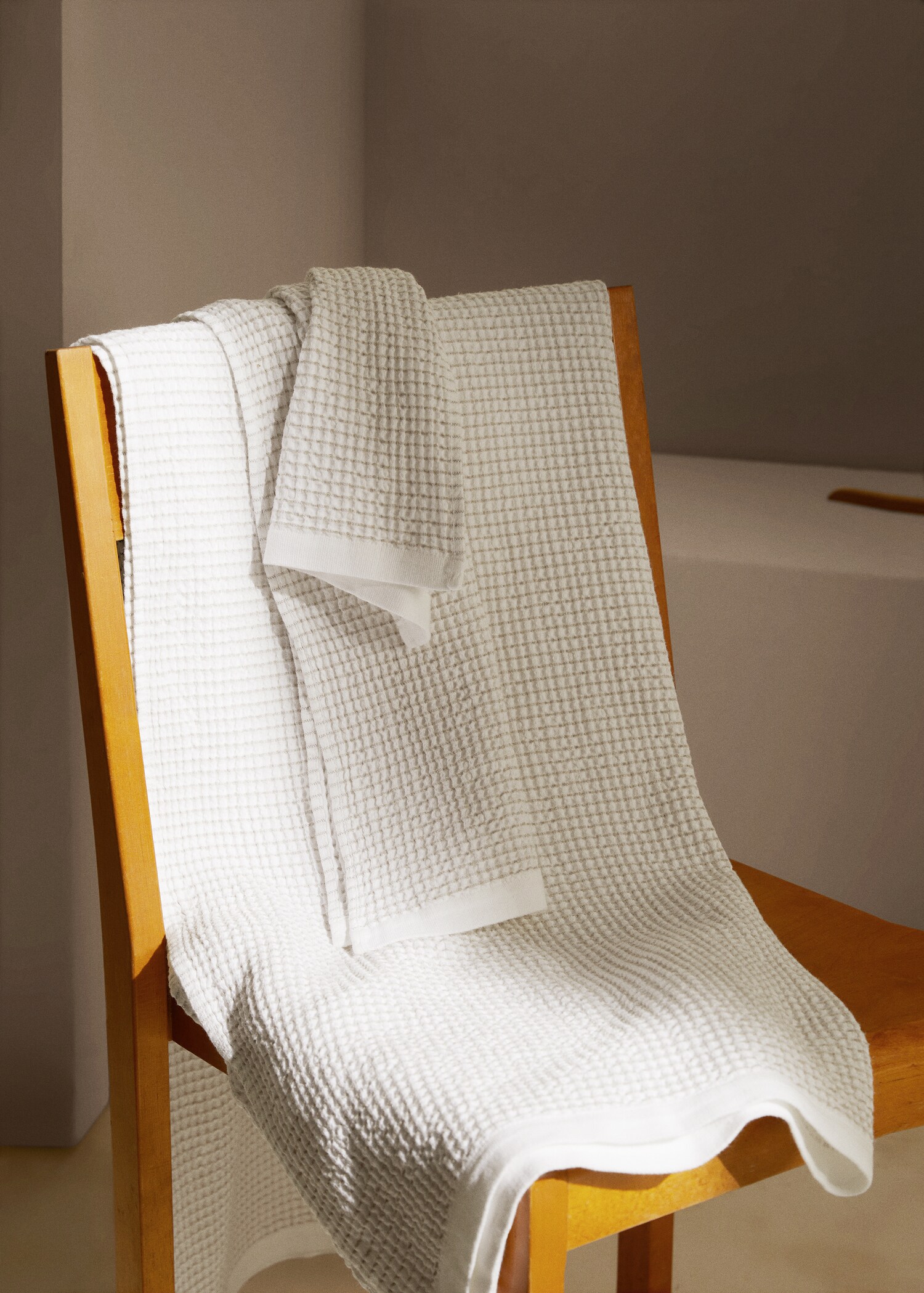 Badehåndkle med tekstur og striper, 80x150 cm - Total bildeutsnitt