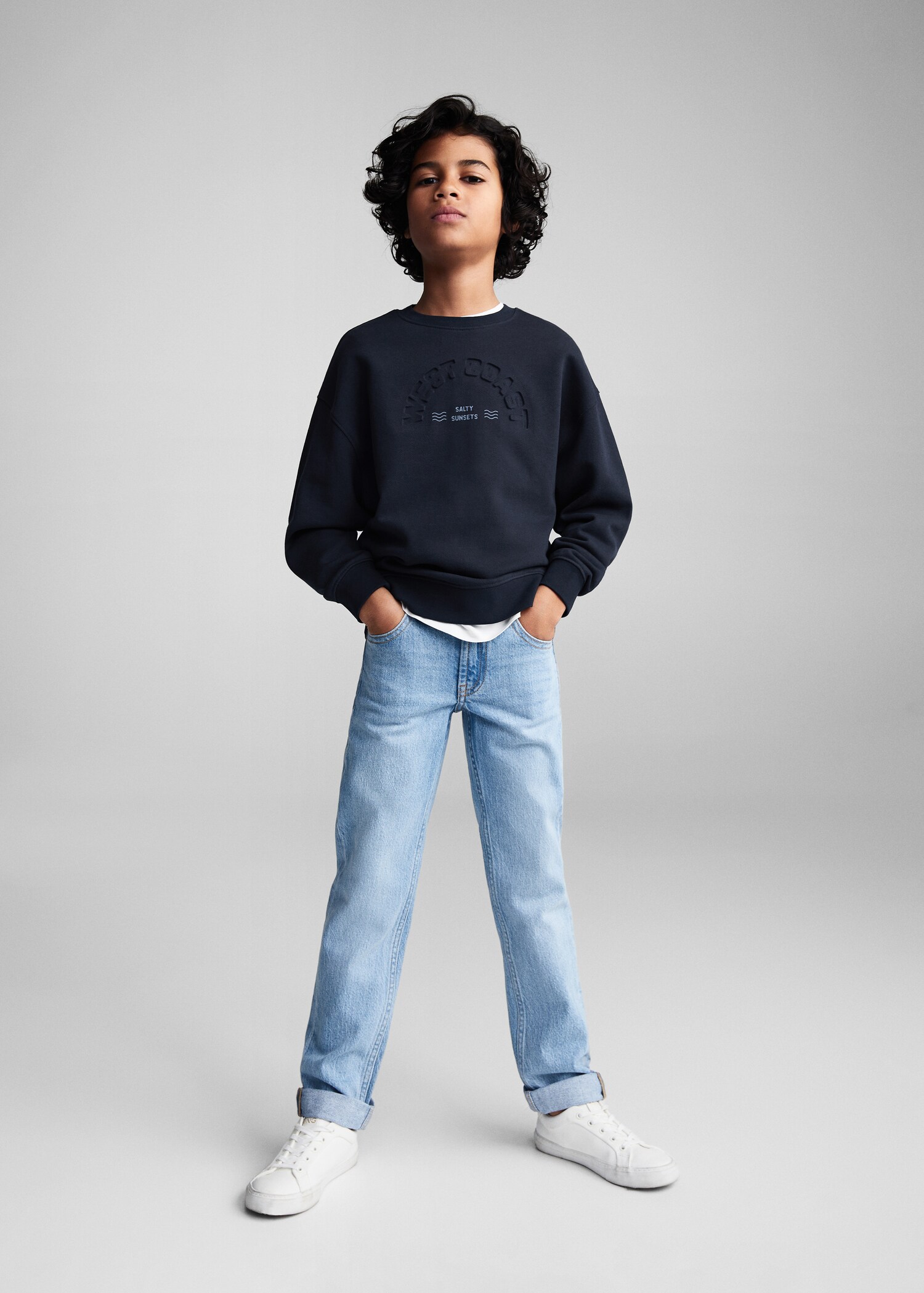 Sudadera mensaje relieve - Plano general