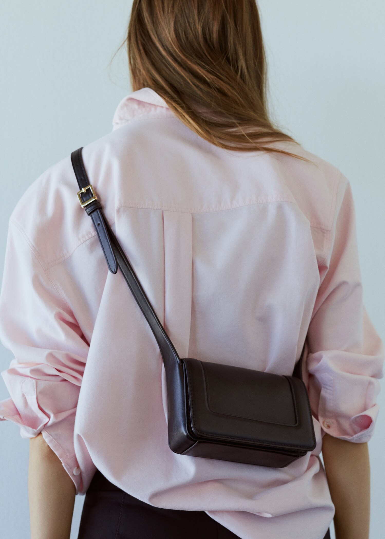 Geantă crossbody cu capac - Plan general
