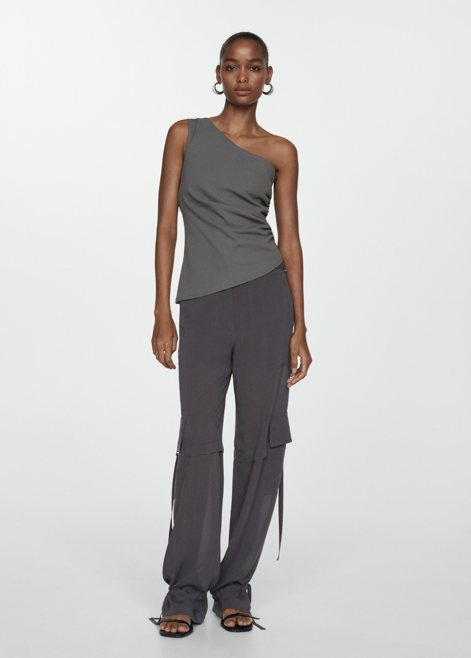 Cargo trousers with metallic details - General plane