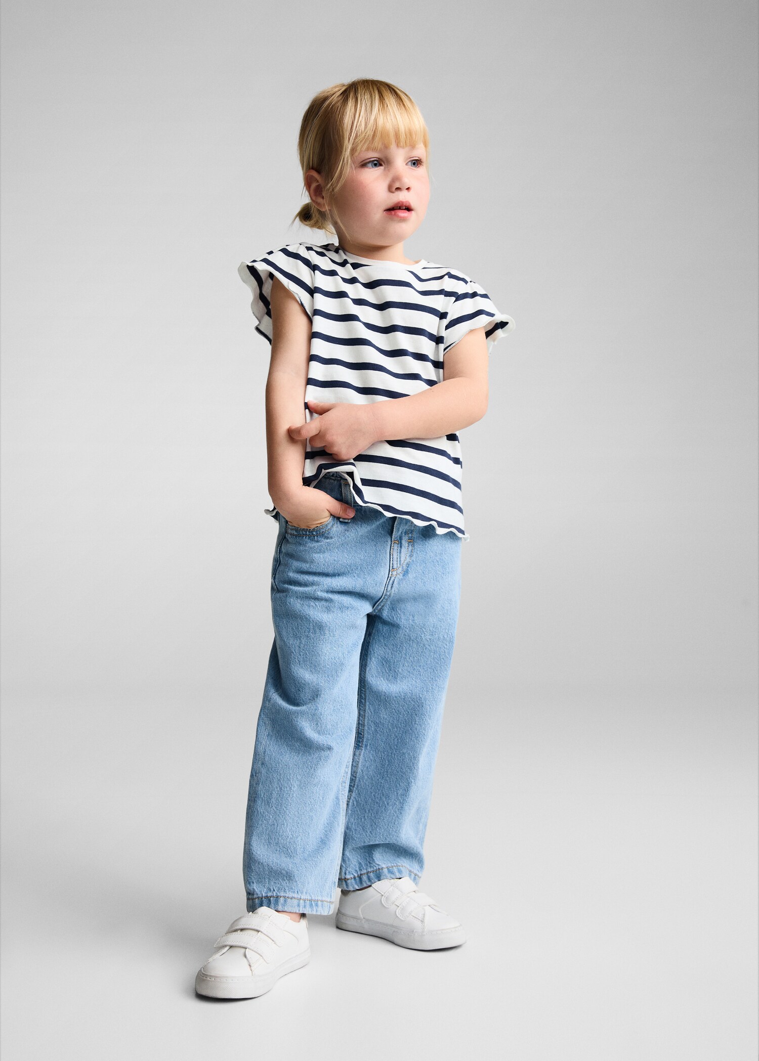 T-shirt às riscas com folhos - Plano geral