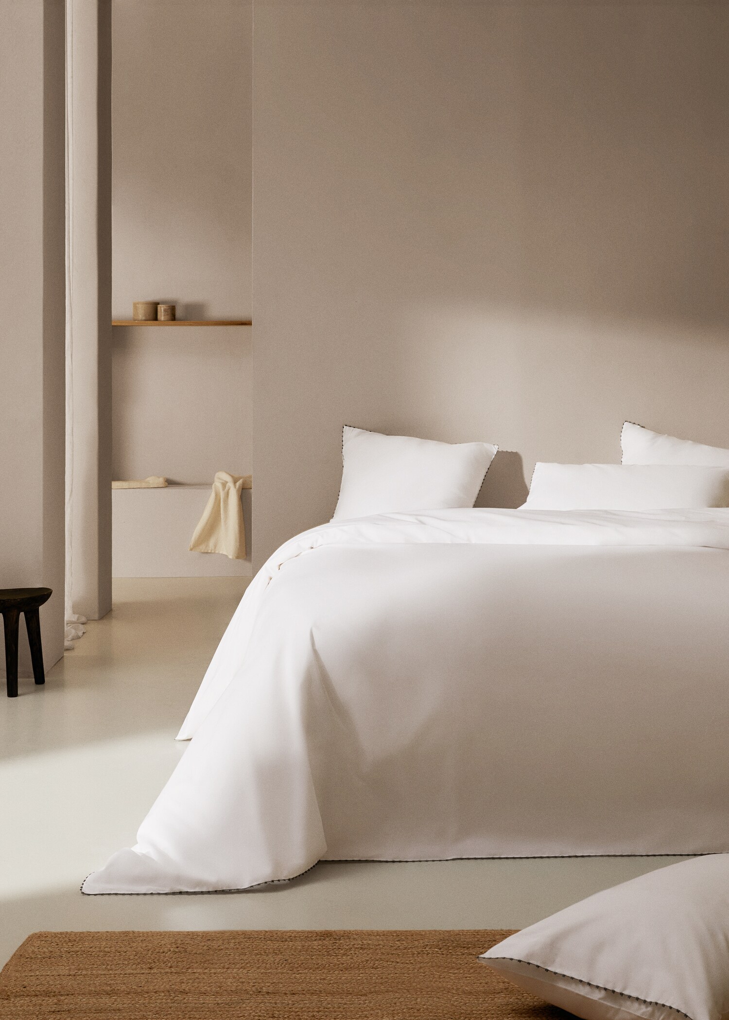 Cotton duvet cover with embroidered detail King bed - General plane