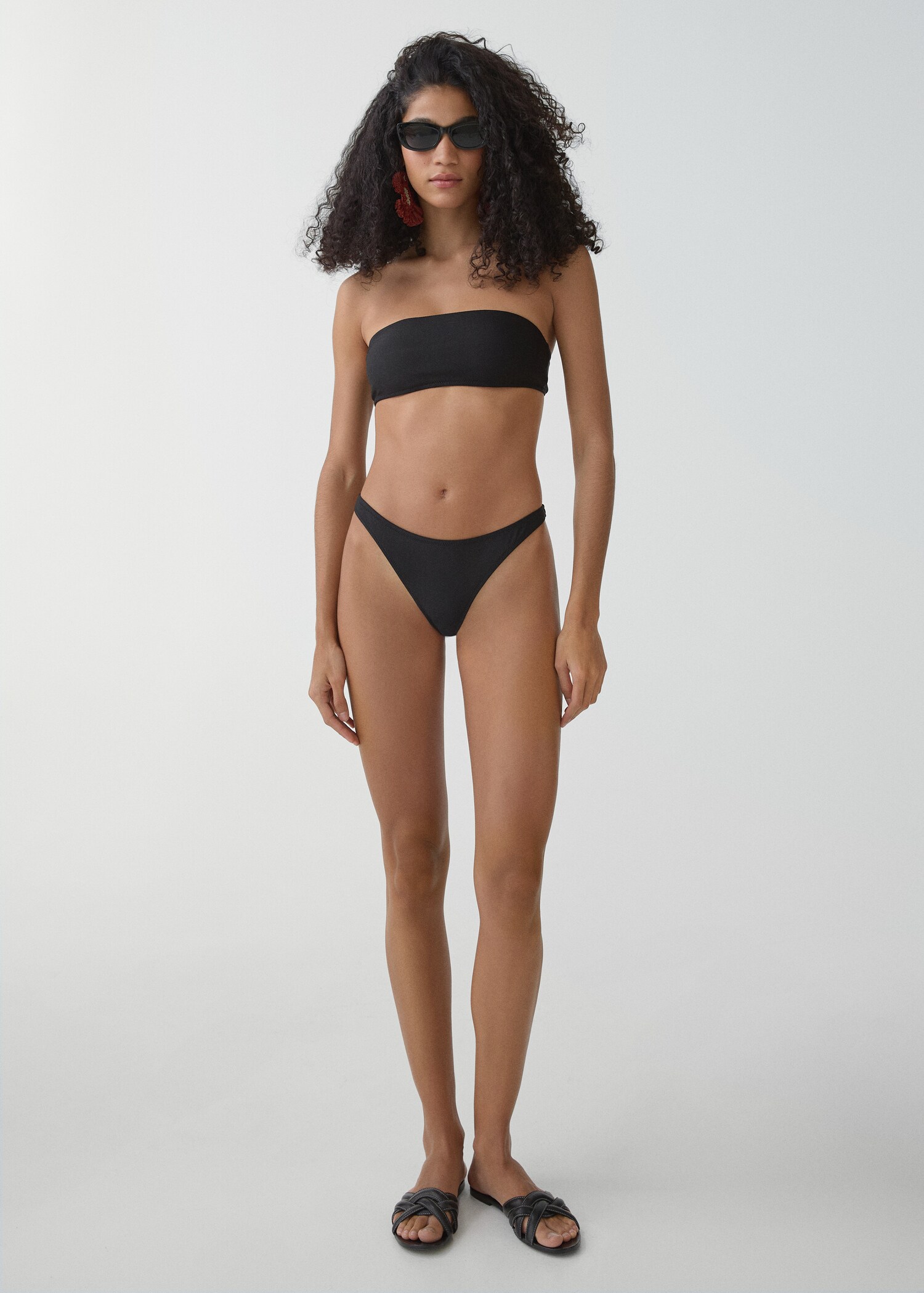 Braguita bikini estilo tanga - Plano general