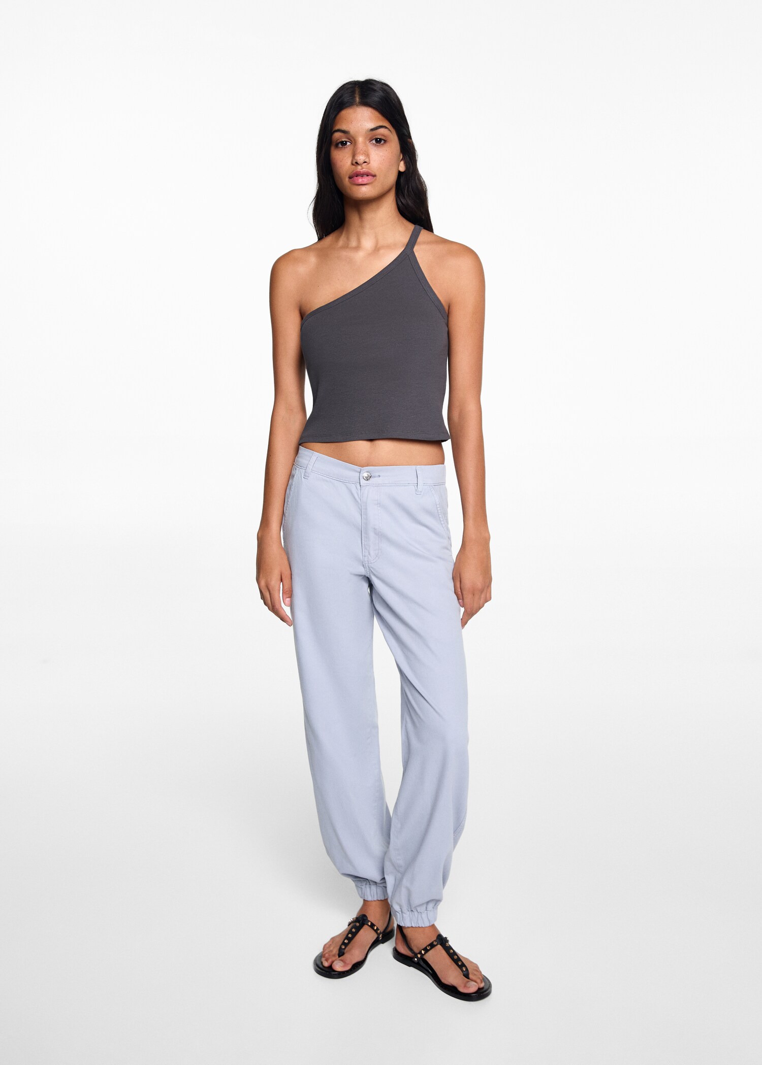 Crop top asymétrique - Plan général