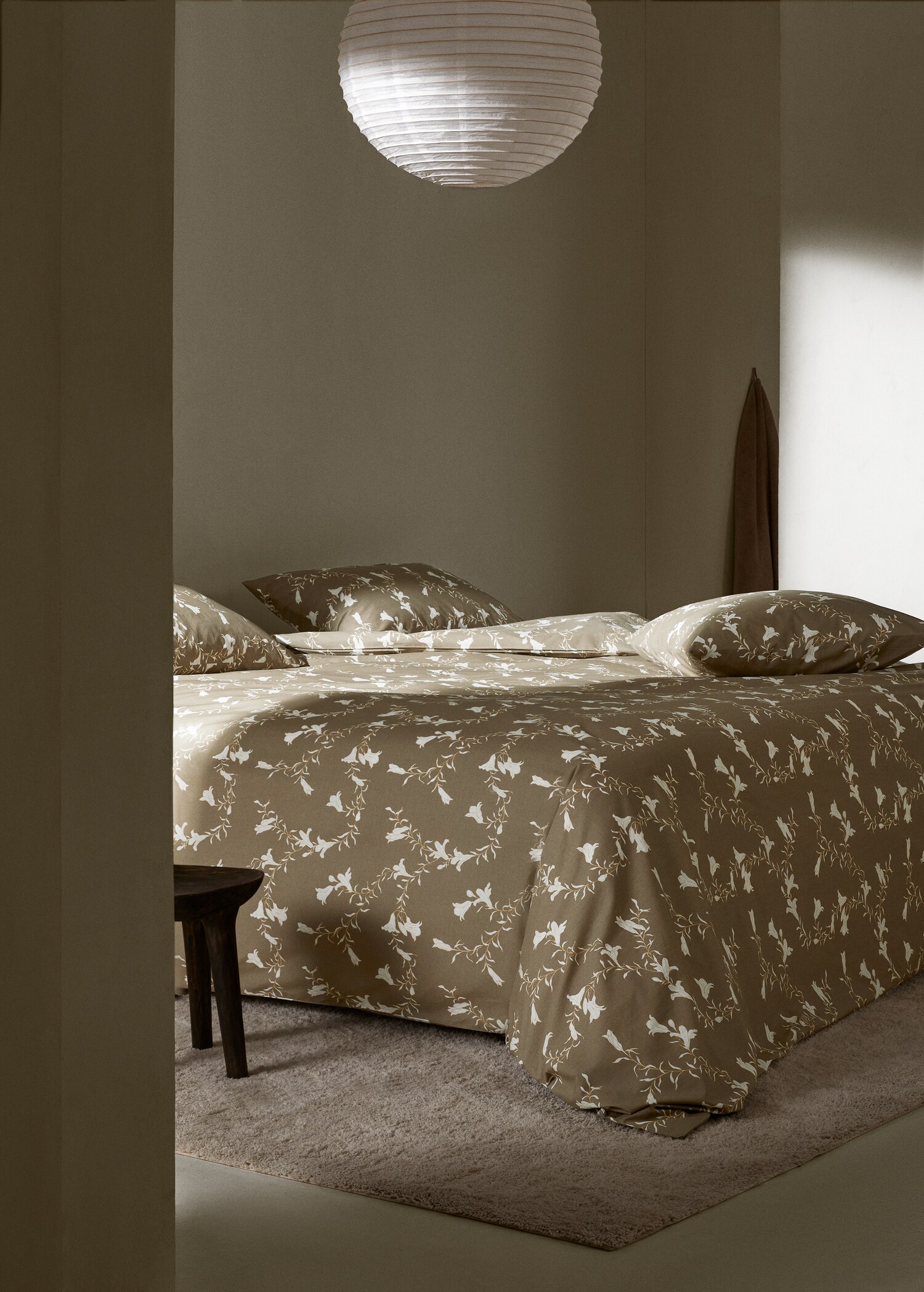 Bettbezug mit konstrastierendem Blumenmuster für 135 cm Bett - Allgemeine Ansicht