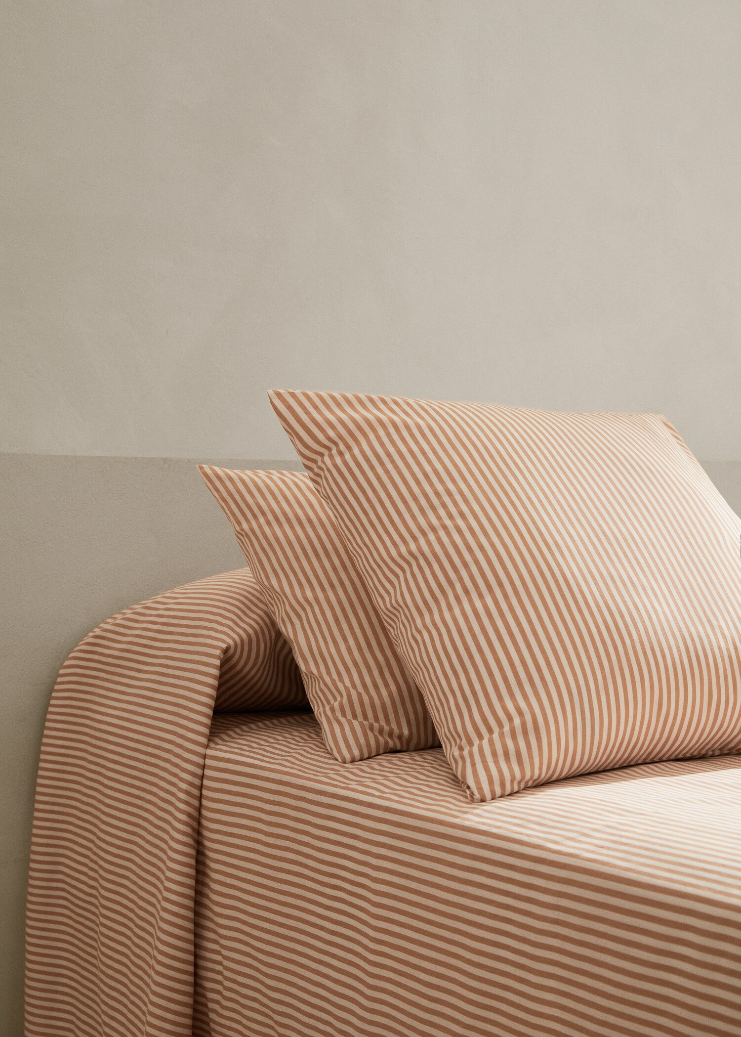Striped cotton pillowcase 60x60cm - General plane