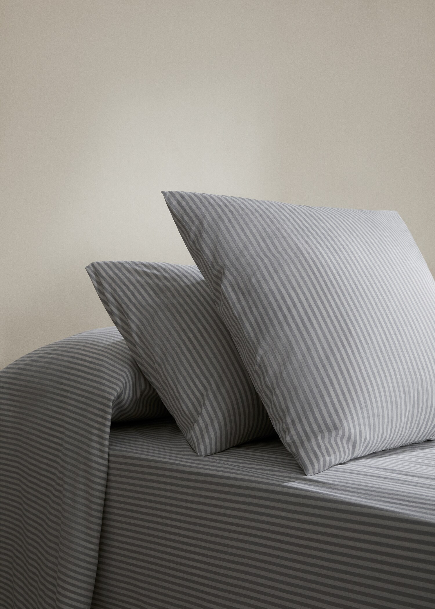 Striped cotton pillowcase 60x60cm - General plane