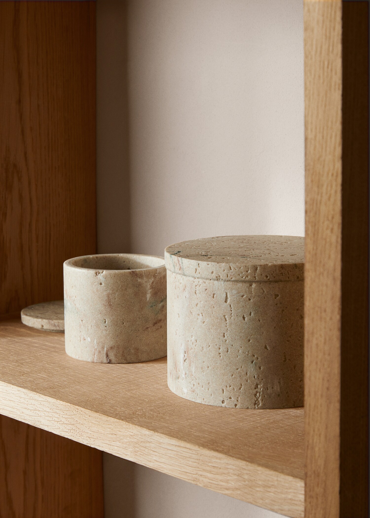 100% resin round box 15x11.5cm - General plane