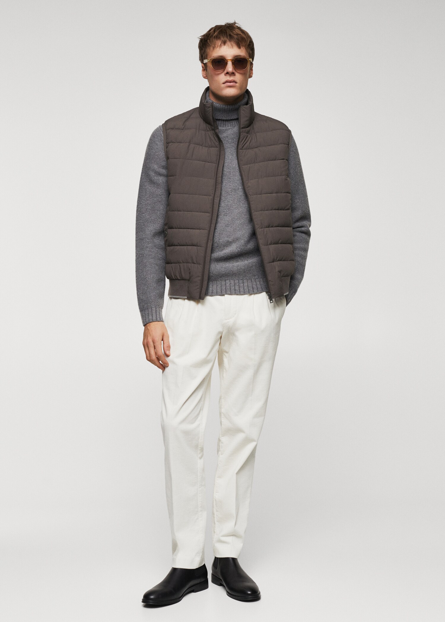 Ultra-light padded water-repellent vest - General plane
