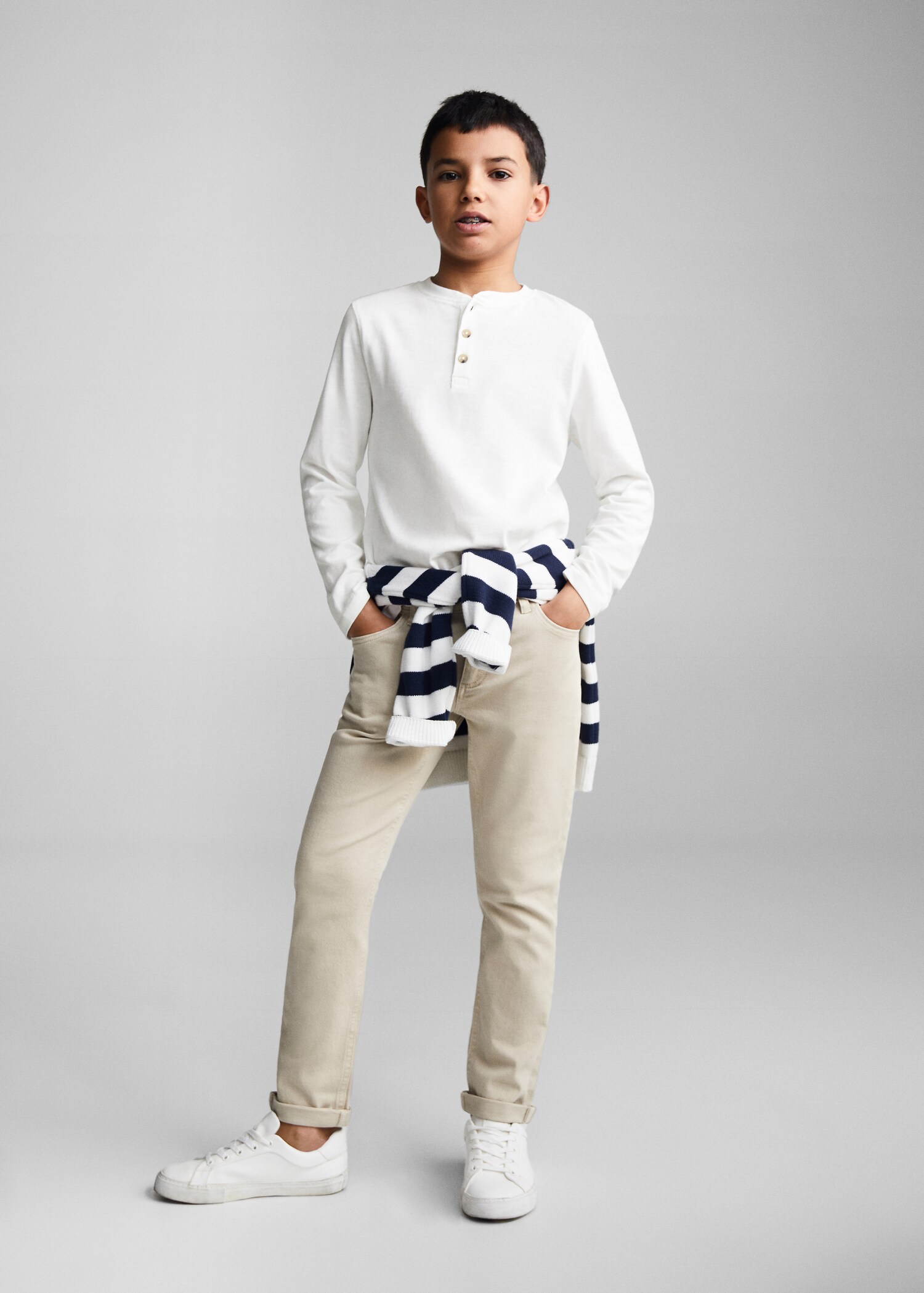 Buttoned long sleeve t-shirt - Обща равнина