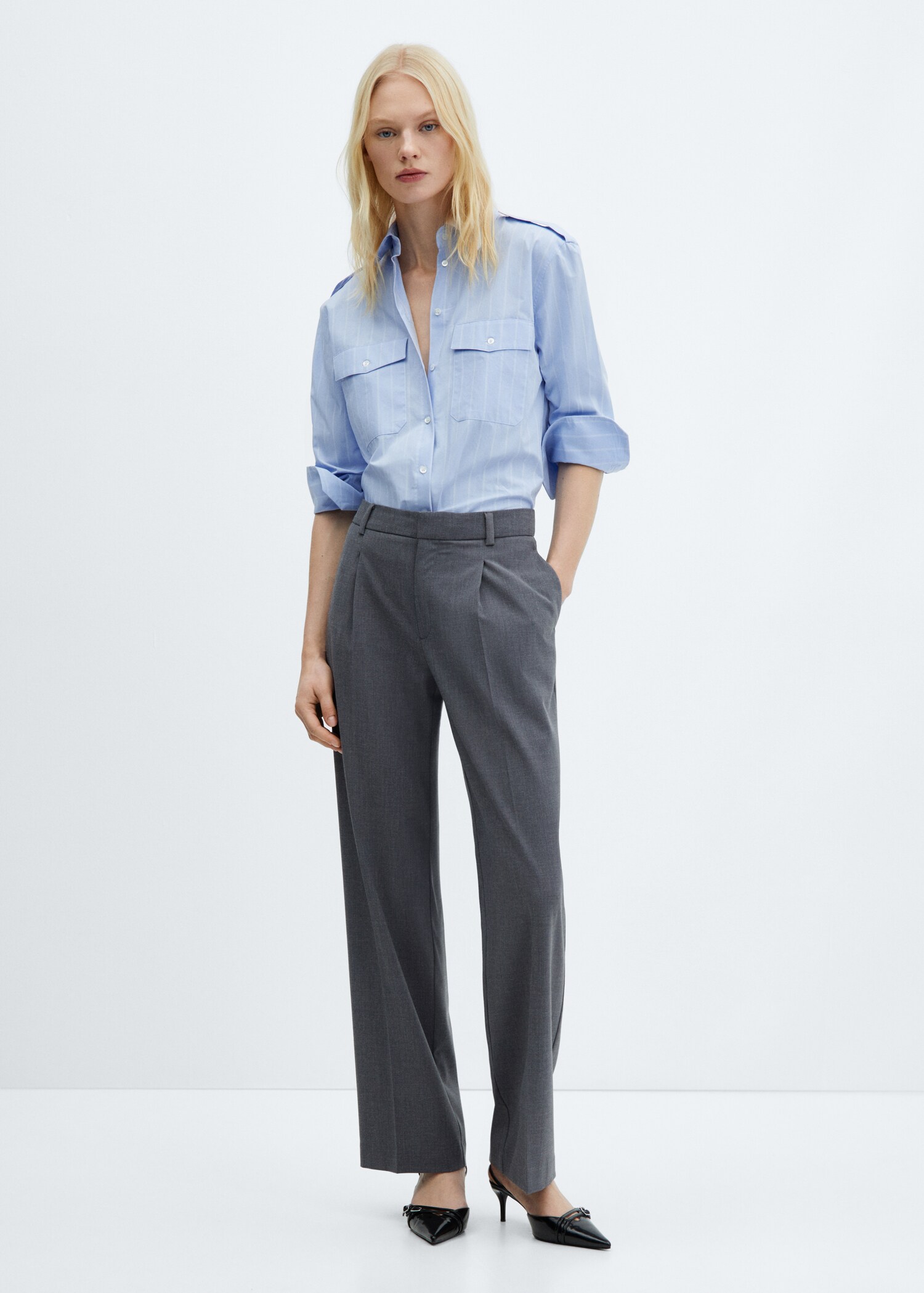 Camisa riscas bolsos - Plano geral