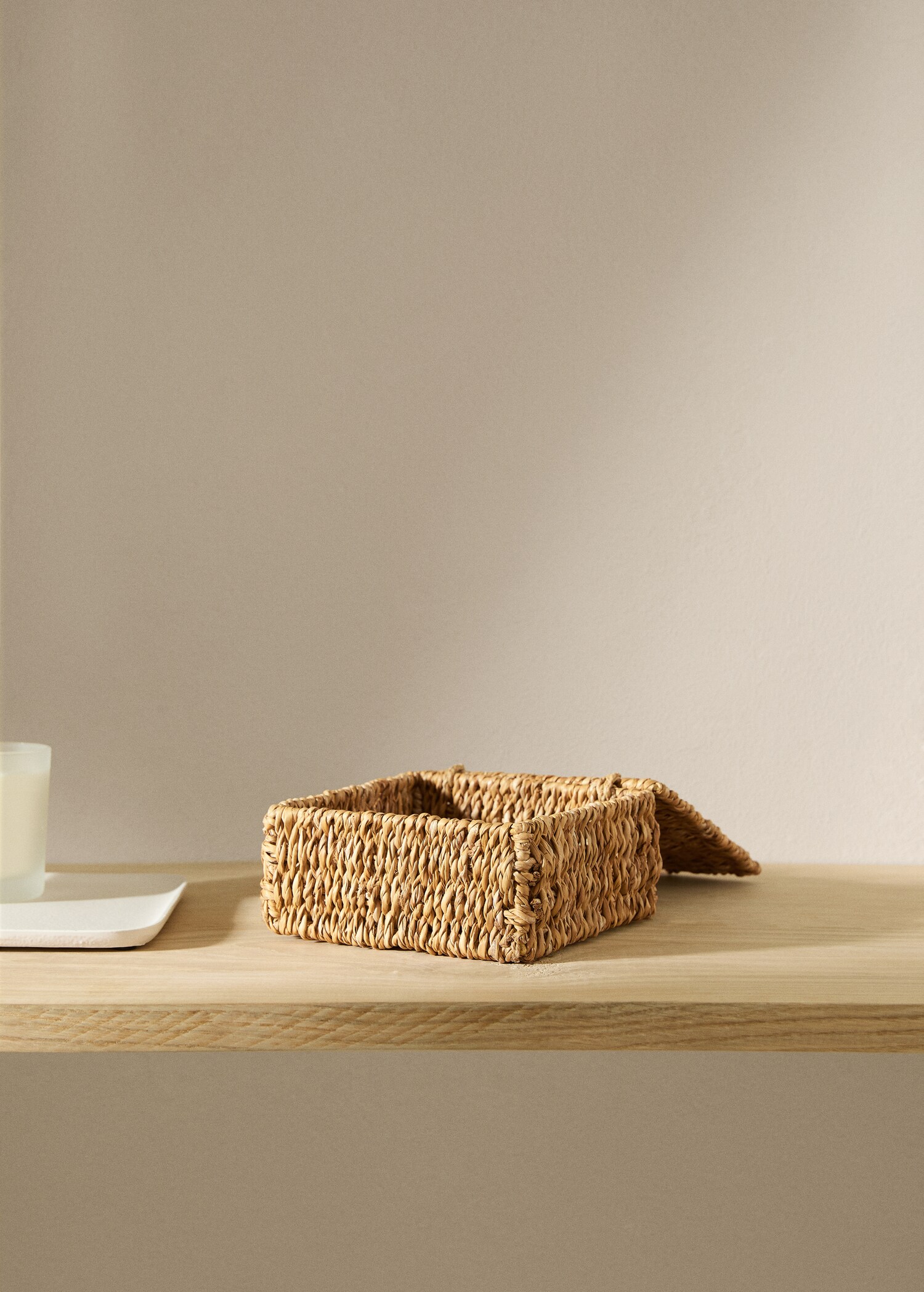 Natural fibre basket with lid 17x17cm - General plane