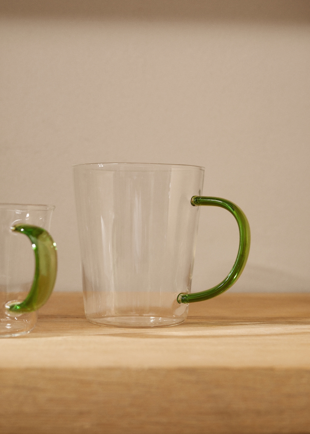Borosilicate mug with two tone handle Home MANGO United Kingdom