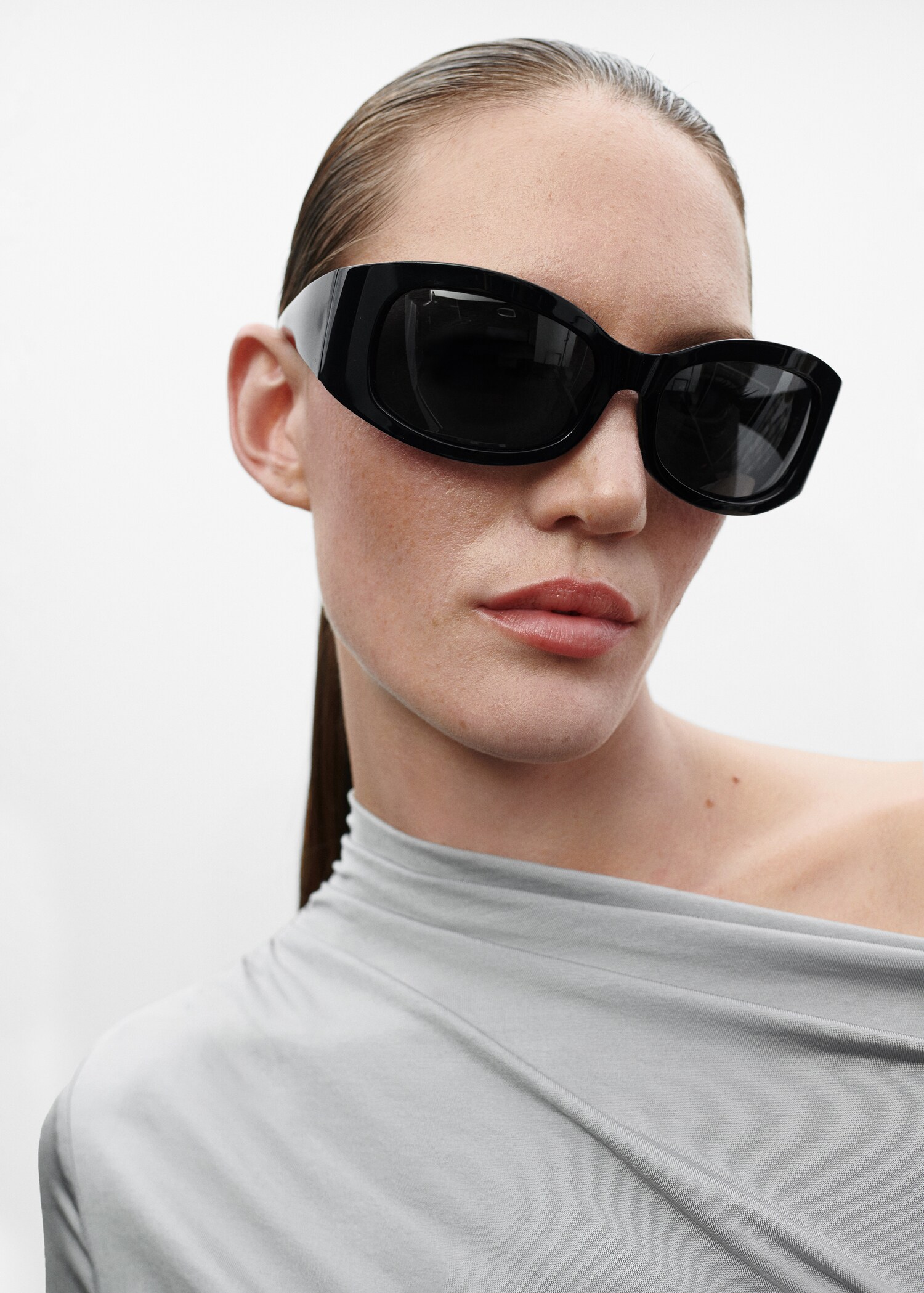 Oval frame sunglasses - Woman | MANGO Kosovo