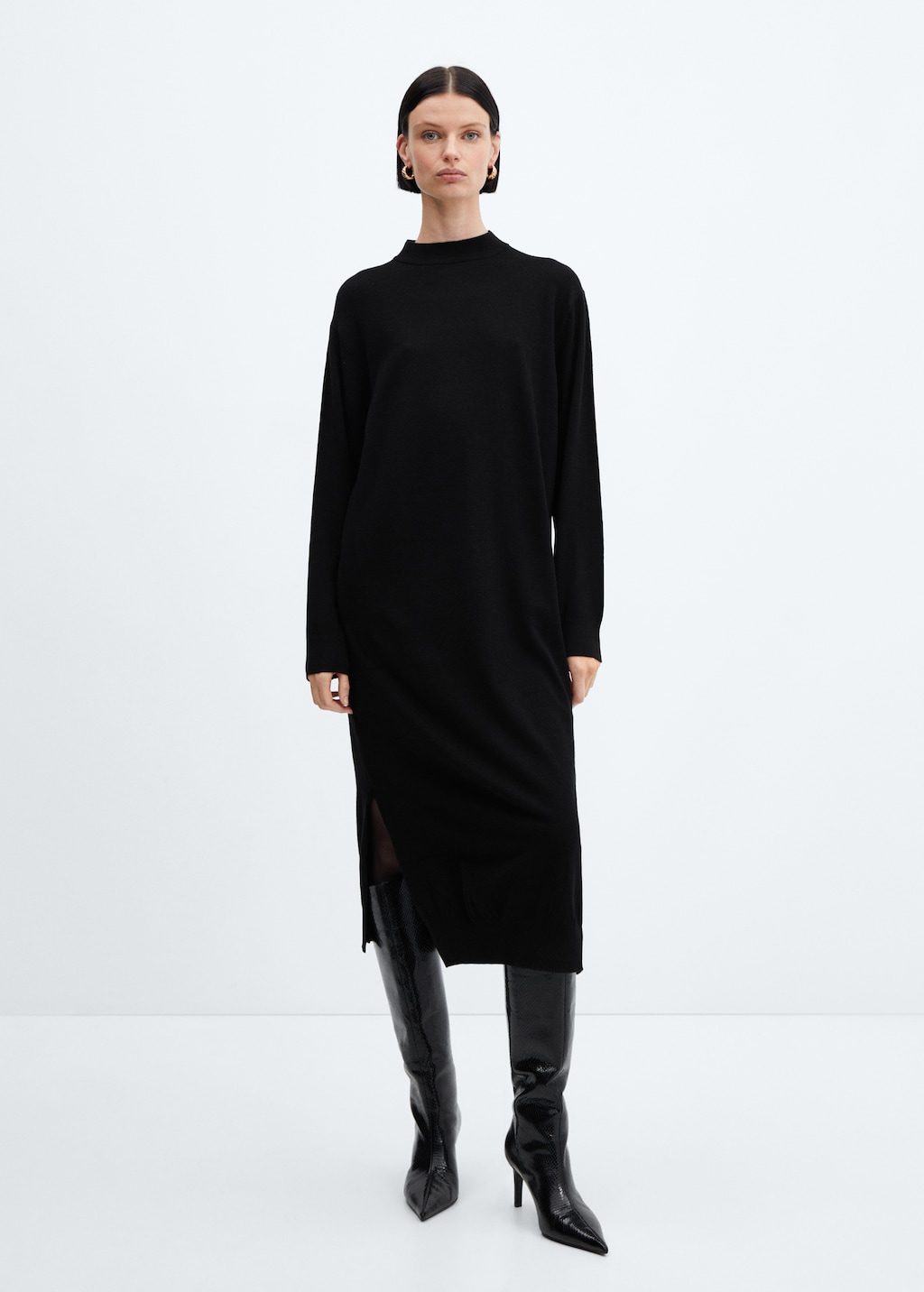 Round-neck knitted dress