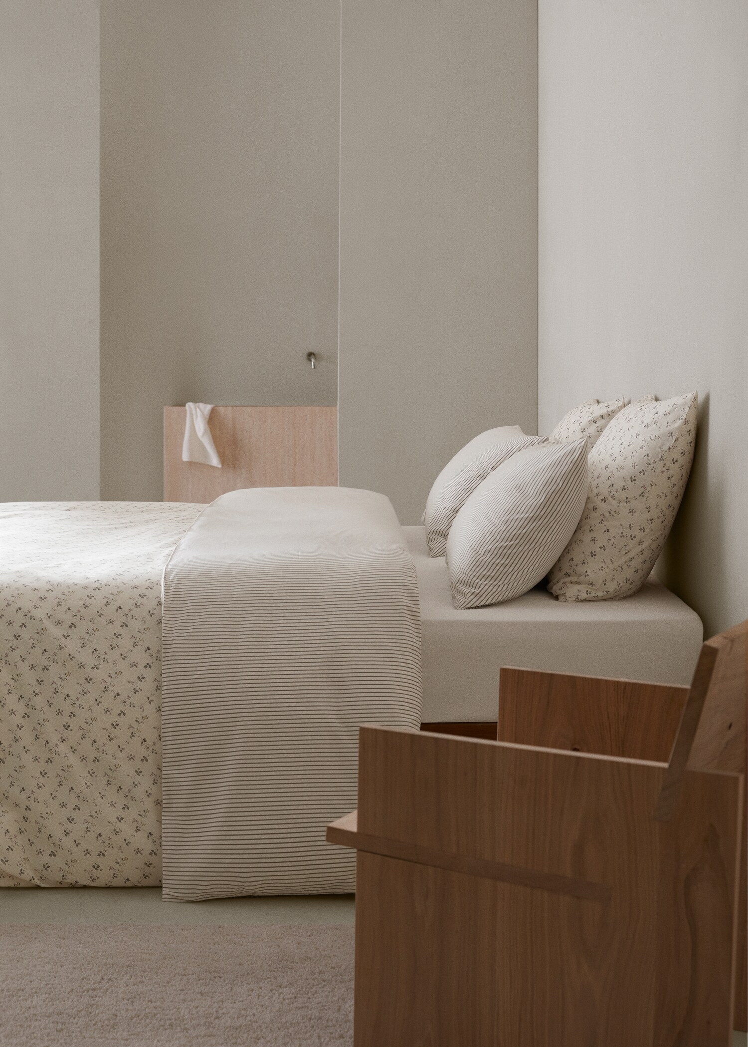 Wendbarer Bettbezug mit Blumen- und Streifenmuster für 90 cm Bett - Allgemeine Ansicht