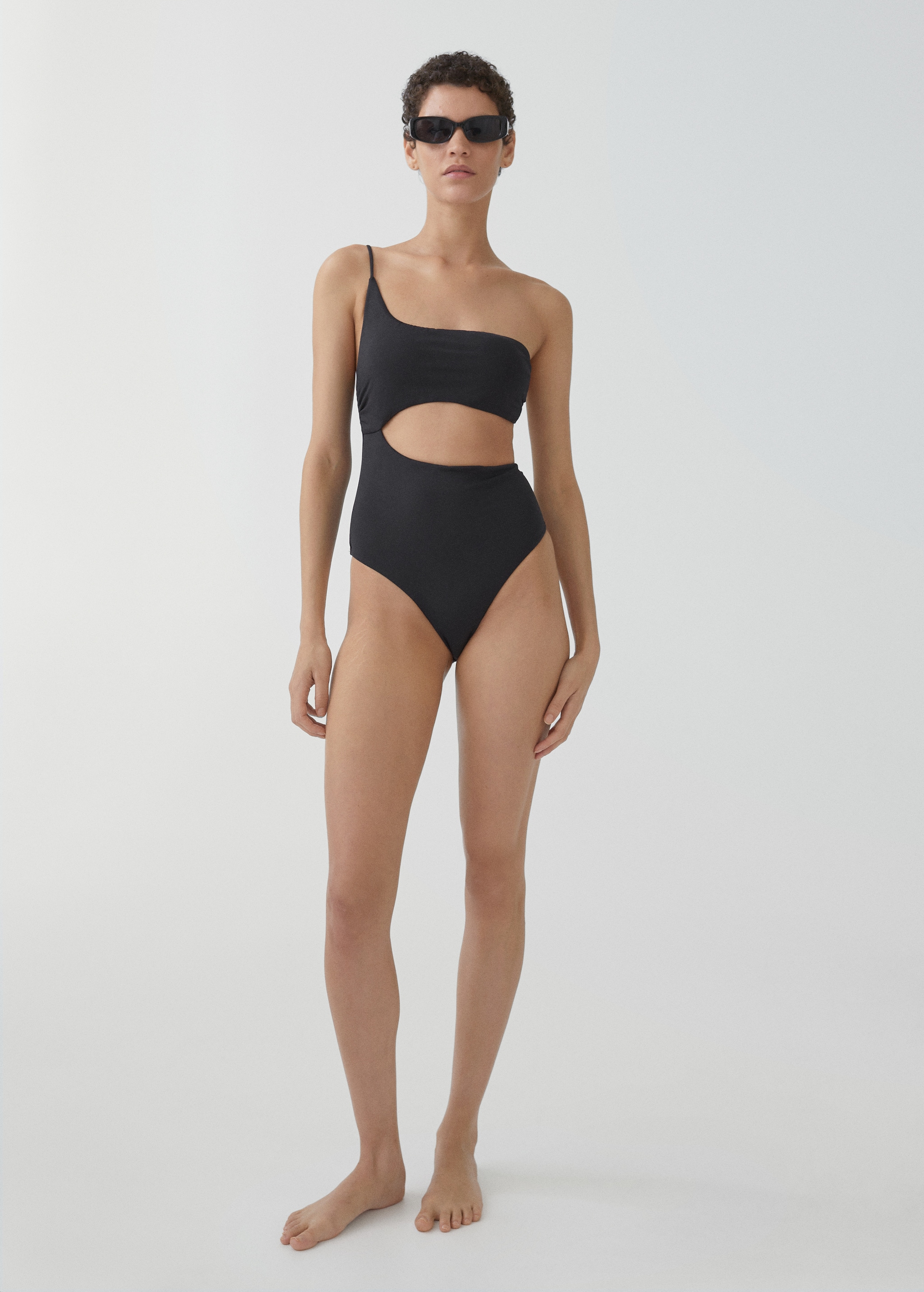 Swimsuit with asymmetrical opening - General plane