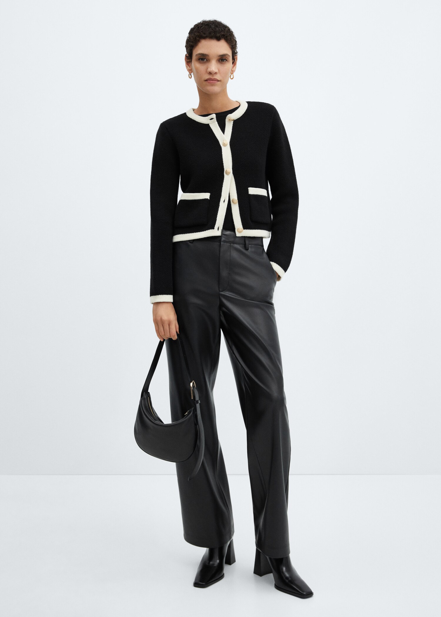Knitted buttoned jacket - General plane