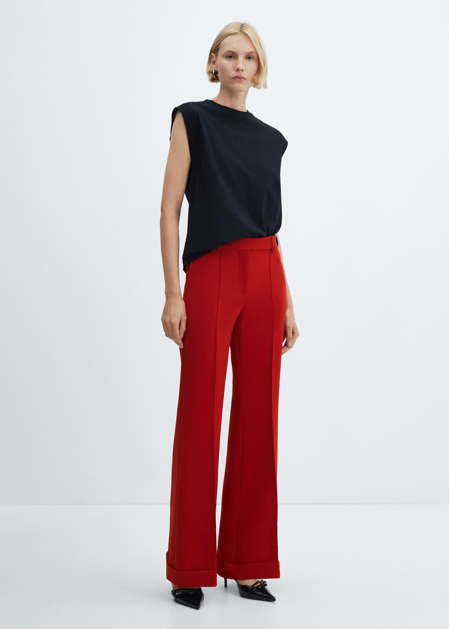 Pantalón flare tiro medio - Plano general