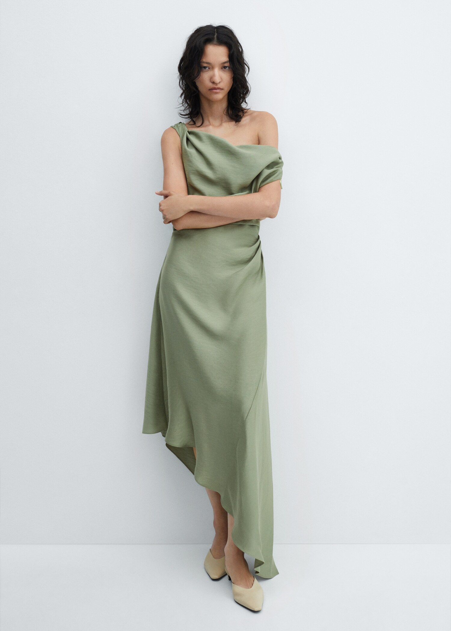 Asymmetrical pleated dress - General plane
