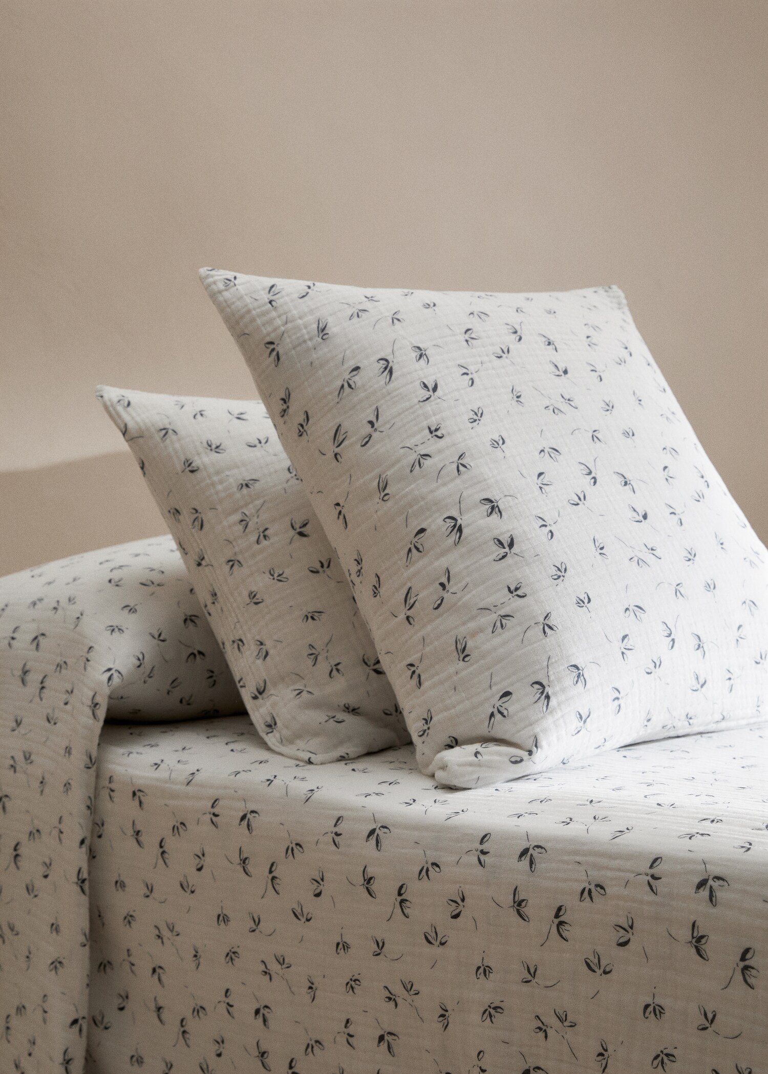 Funda de almohada gasa estampado flores 60x60cm - Plano general