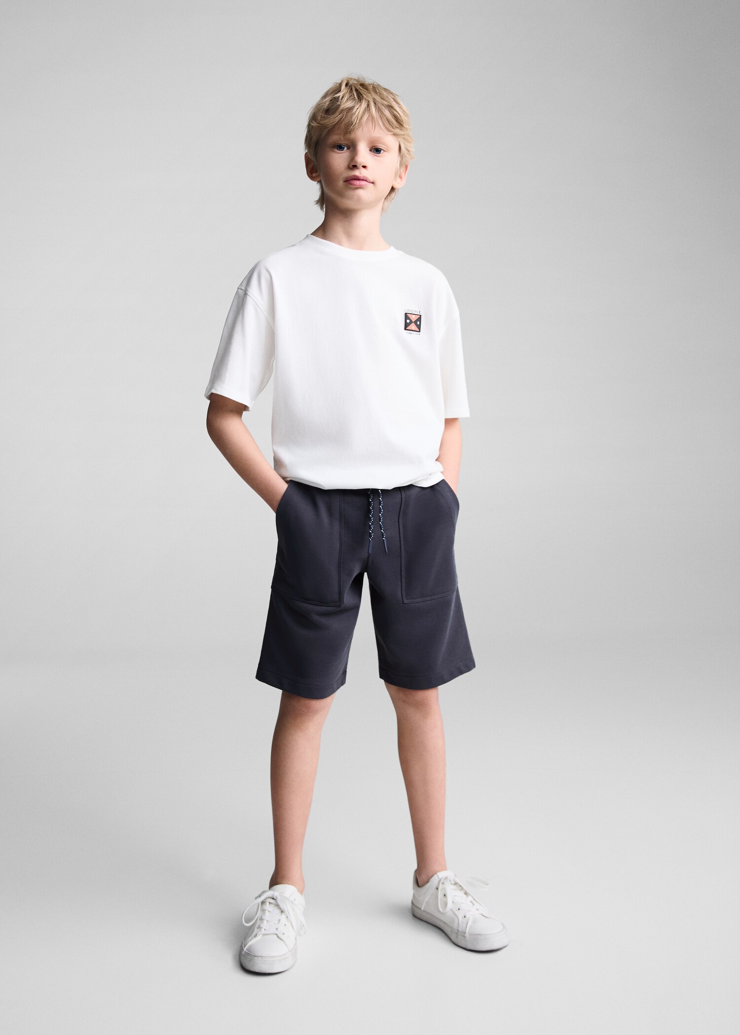 Elastic waist Bermuda shorts - General plane