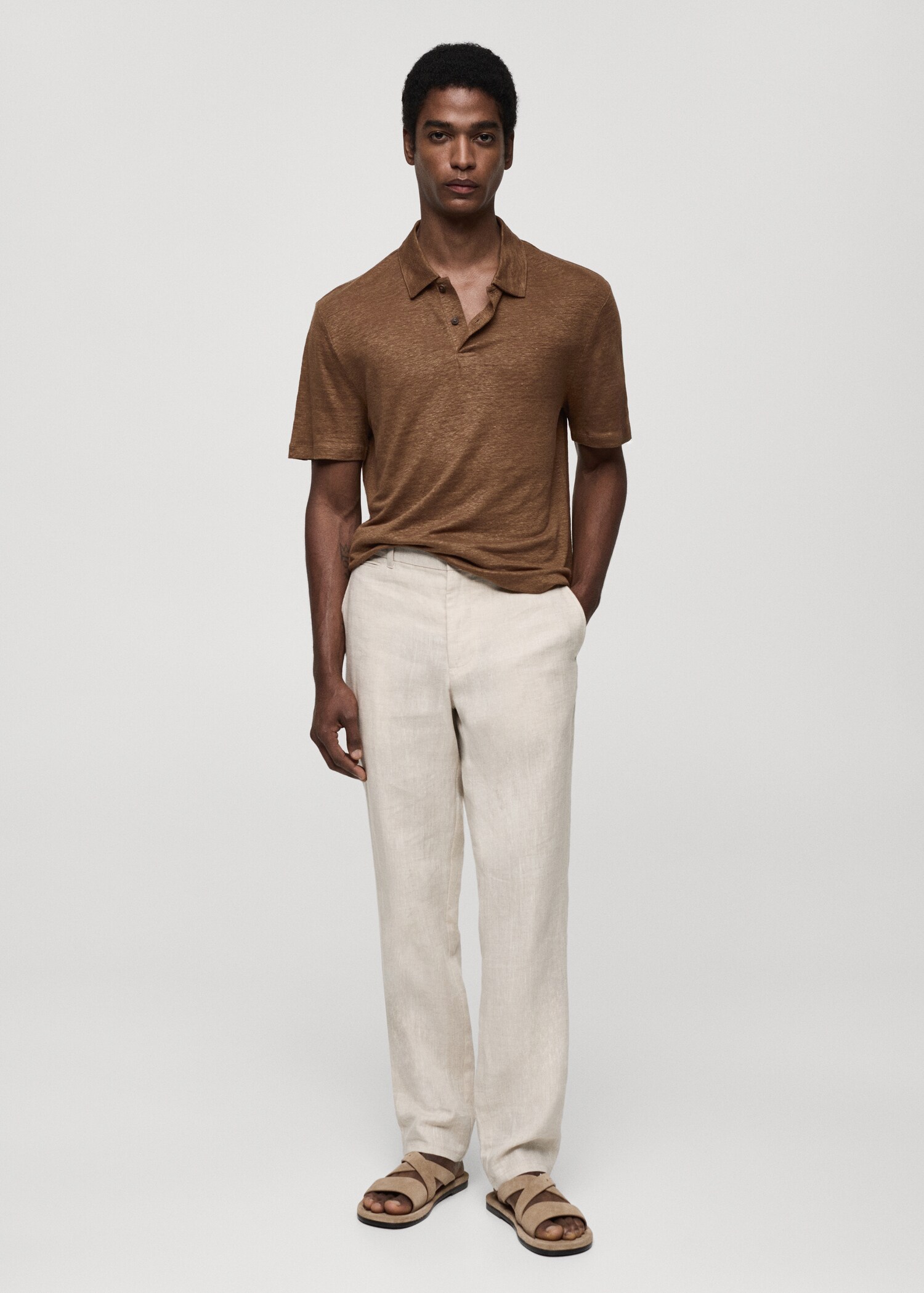 Polo slim fit de 100% linho - Plano geral