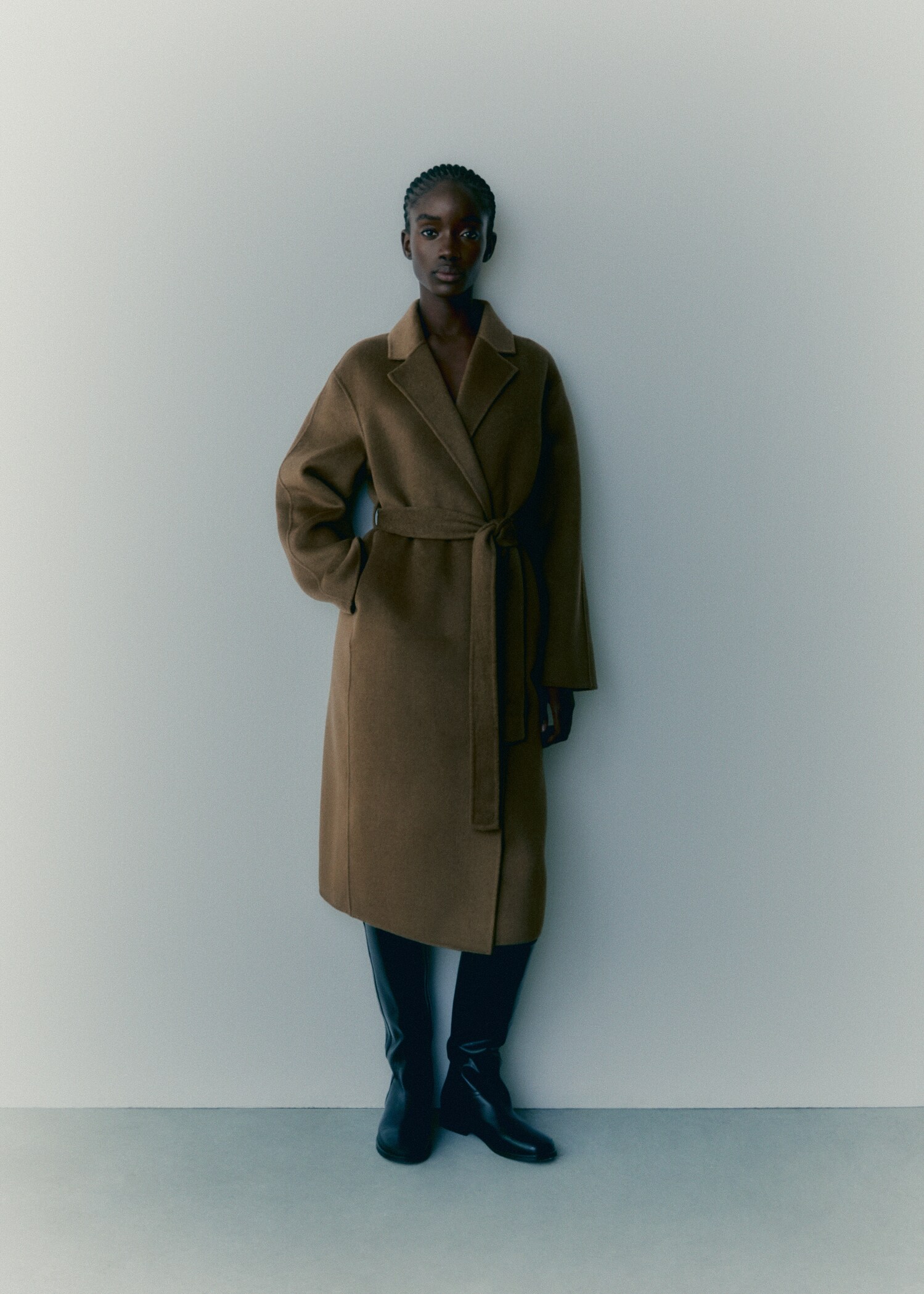 Knee-high leather boots - General plane