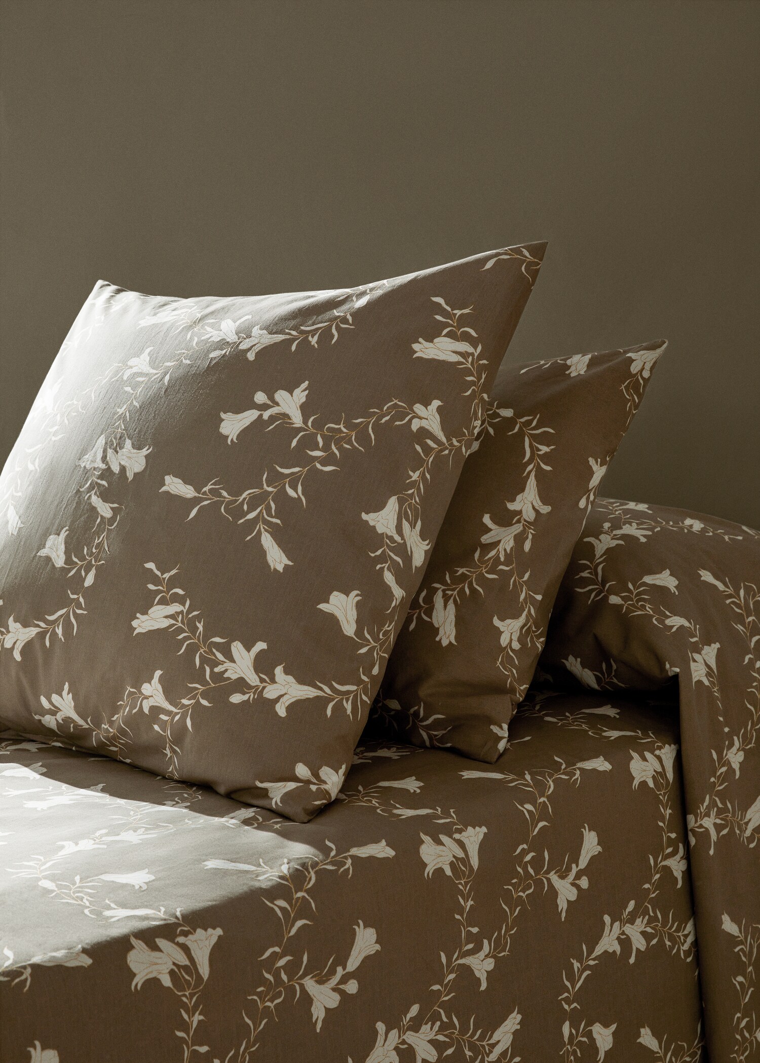 Contrast flower pillowcase 45x110cm - General plane