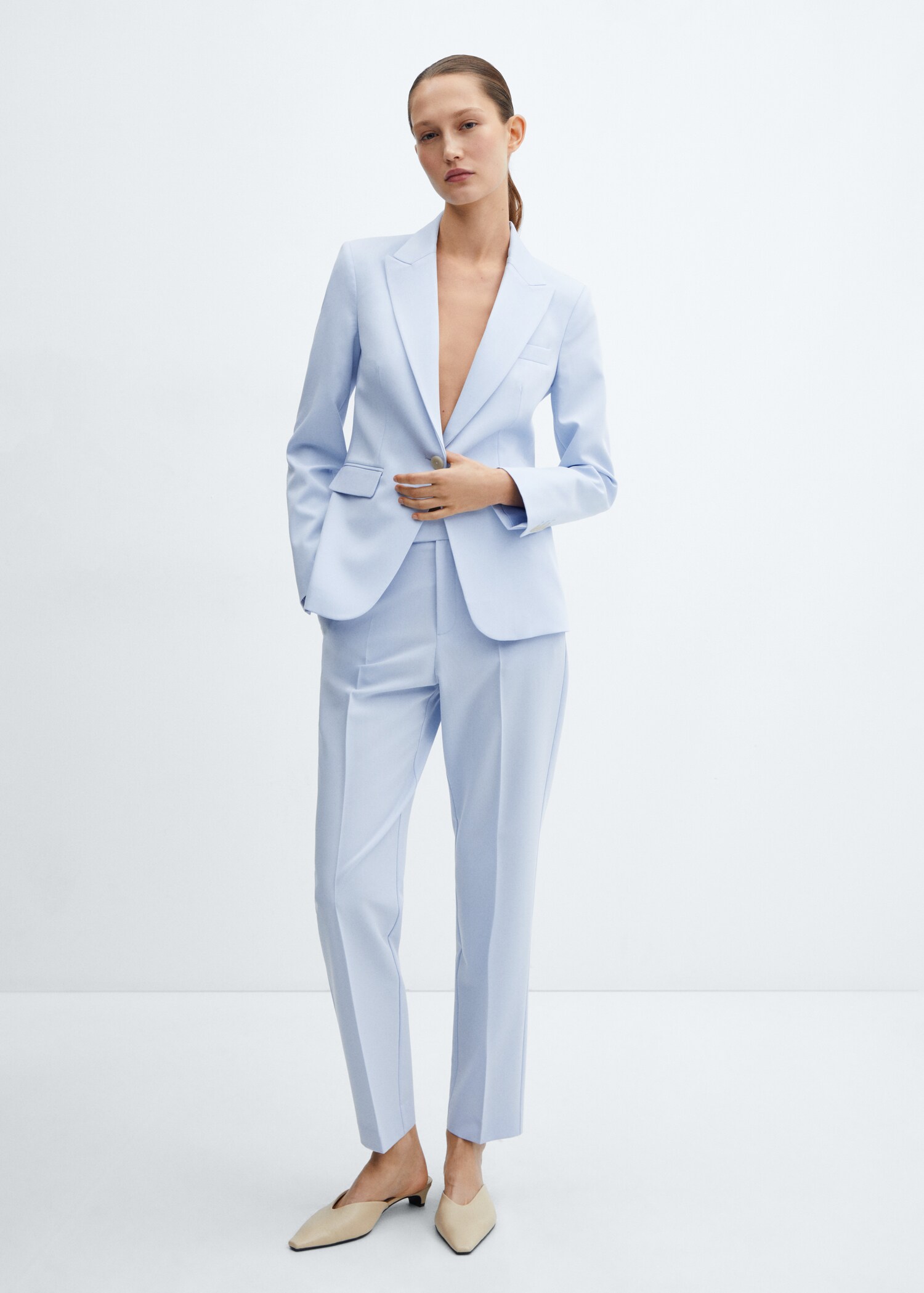 Americana traje entallada - Plano general