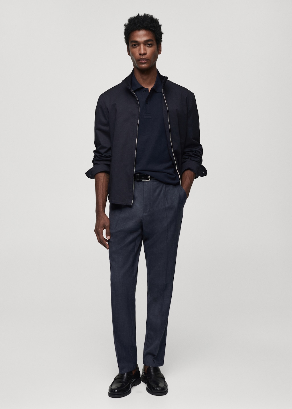 Cold wool pants with pleat detail