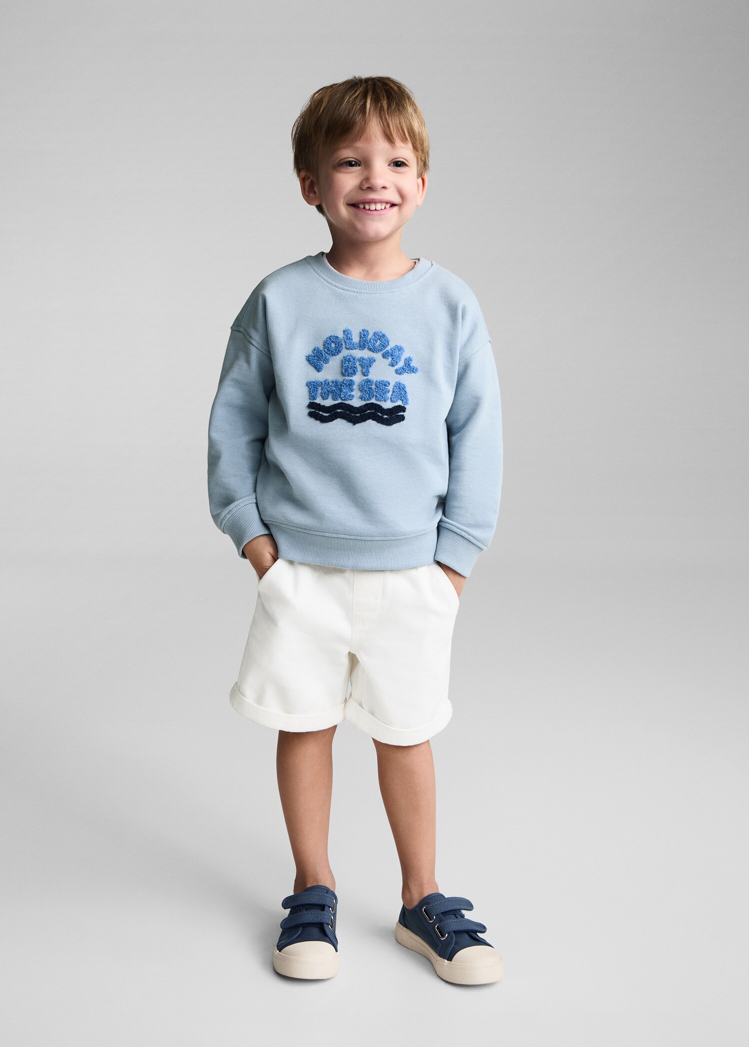 Sweatshirt com mensagem e textura - Plano geral