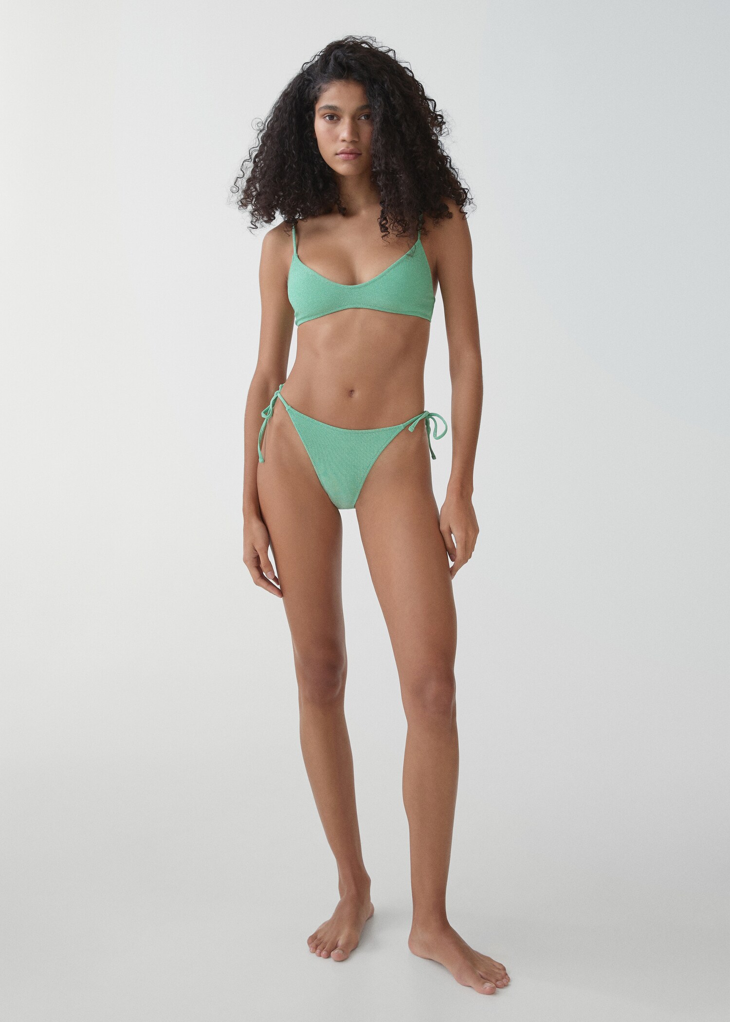 Braguita bikini hilo metálico - Plano general