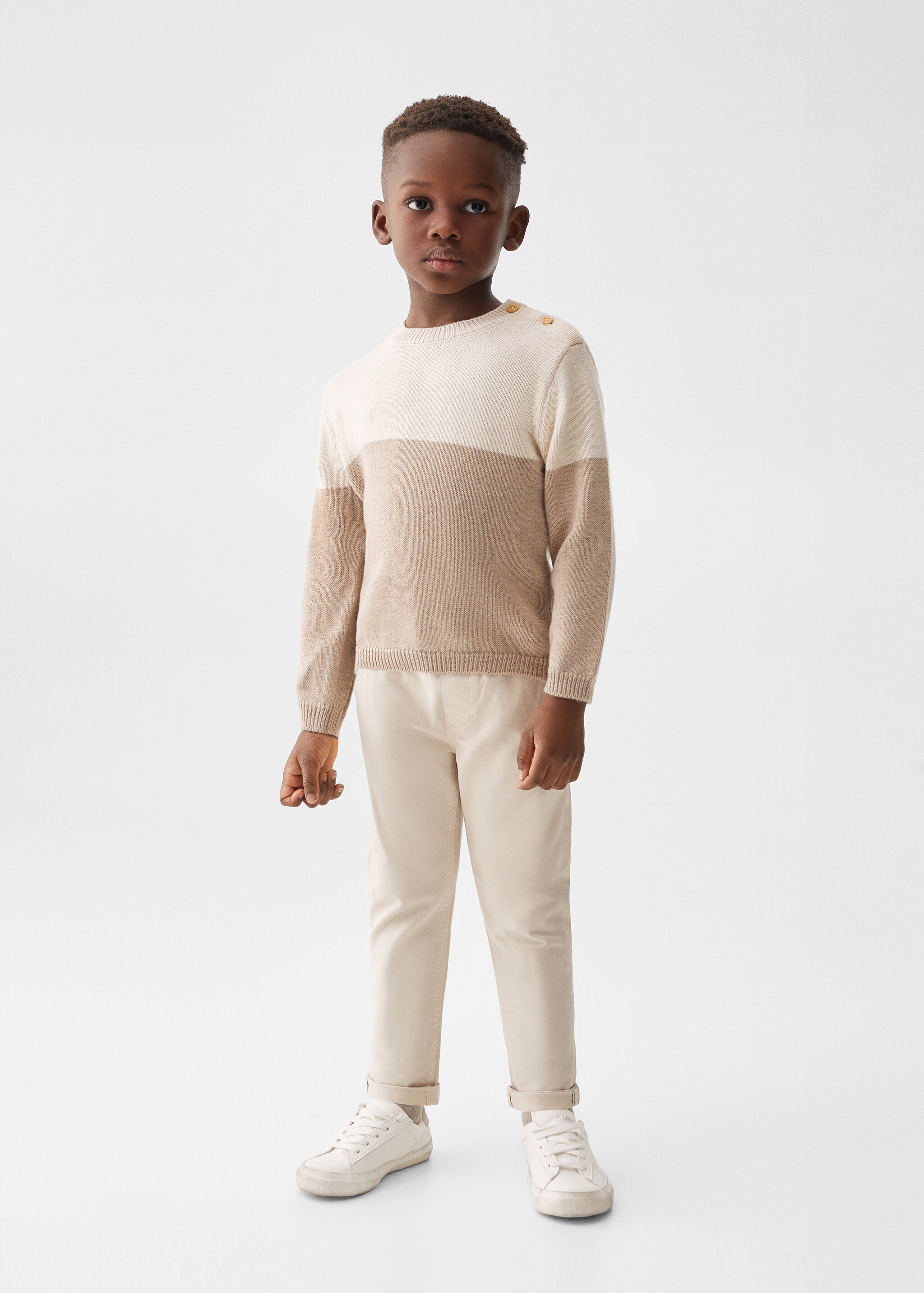 Contrasting knit sweater - General plane