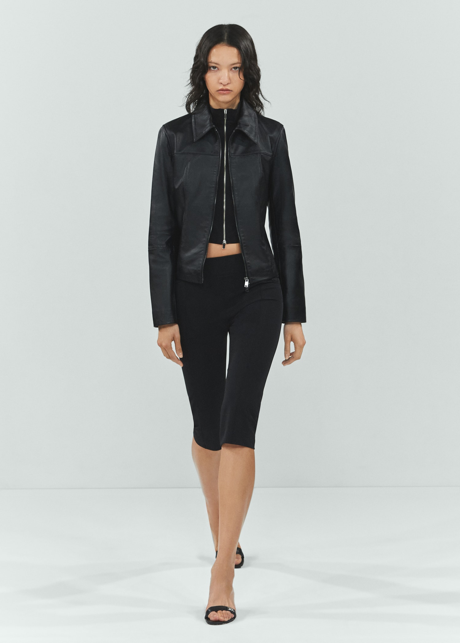 Cazadora entallada 100% piel Mujer MNG Ecuador