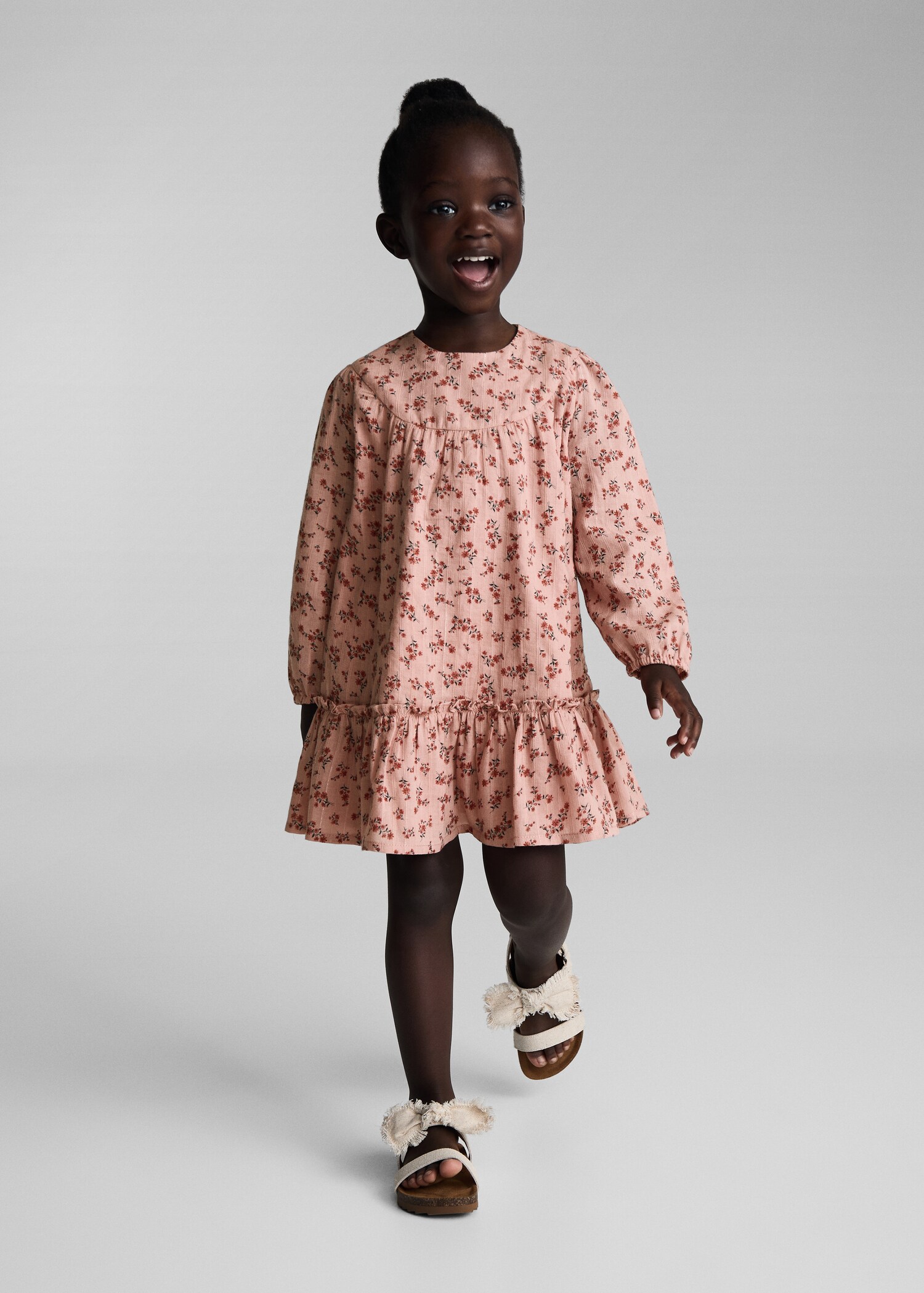 Flower print dress - Загальний план