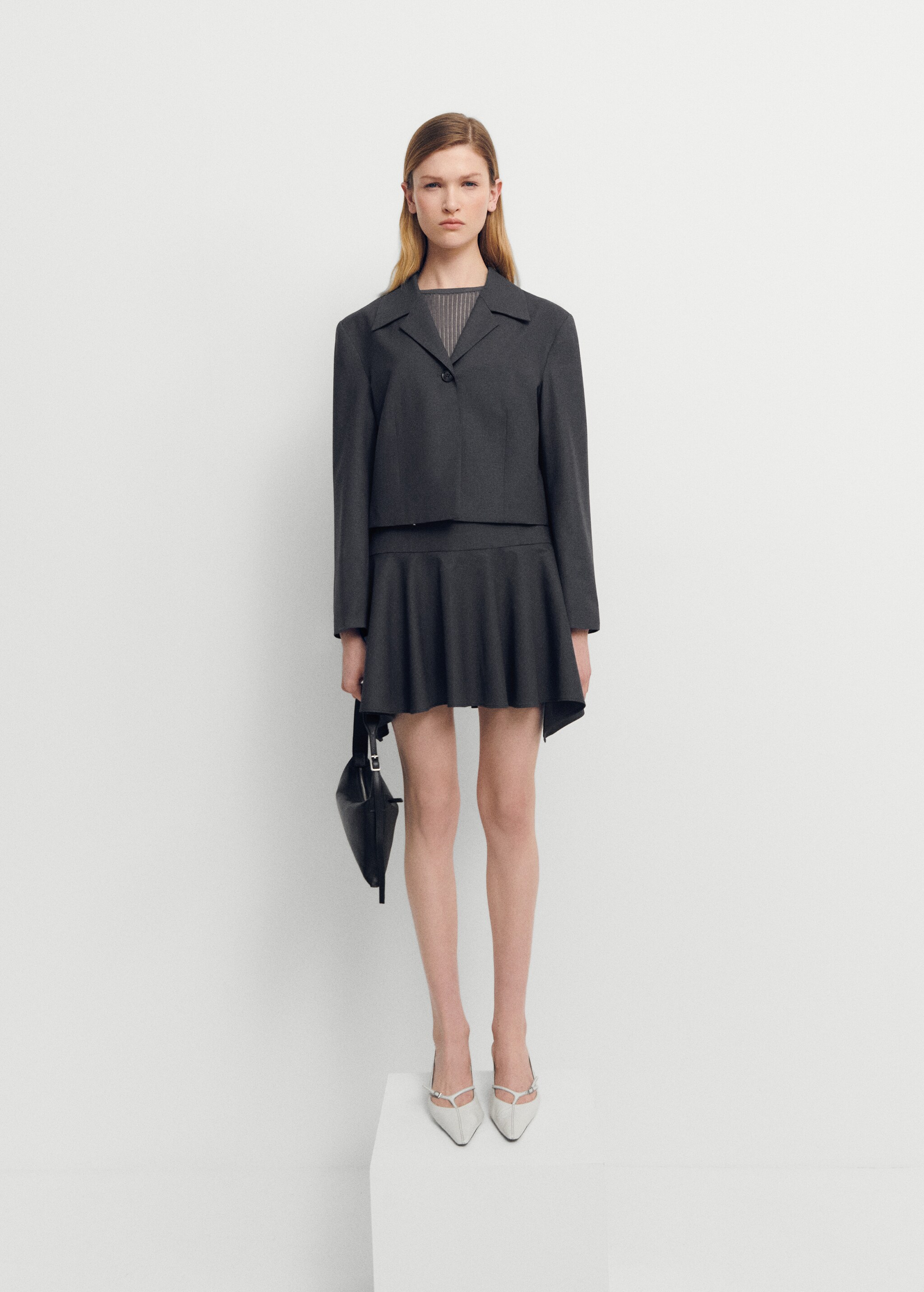Wool mini-skirt with asymmetrical hem - Plan ogólny