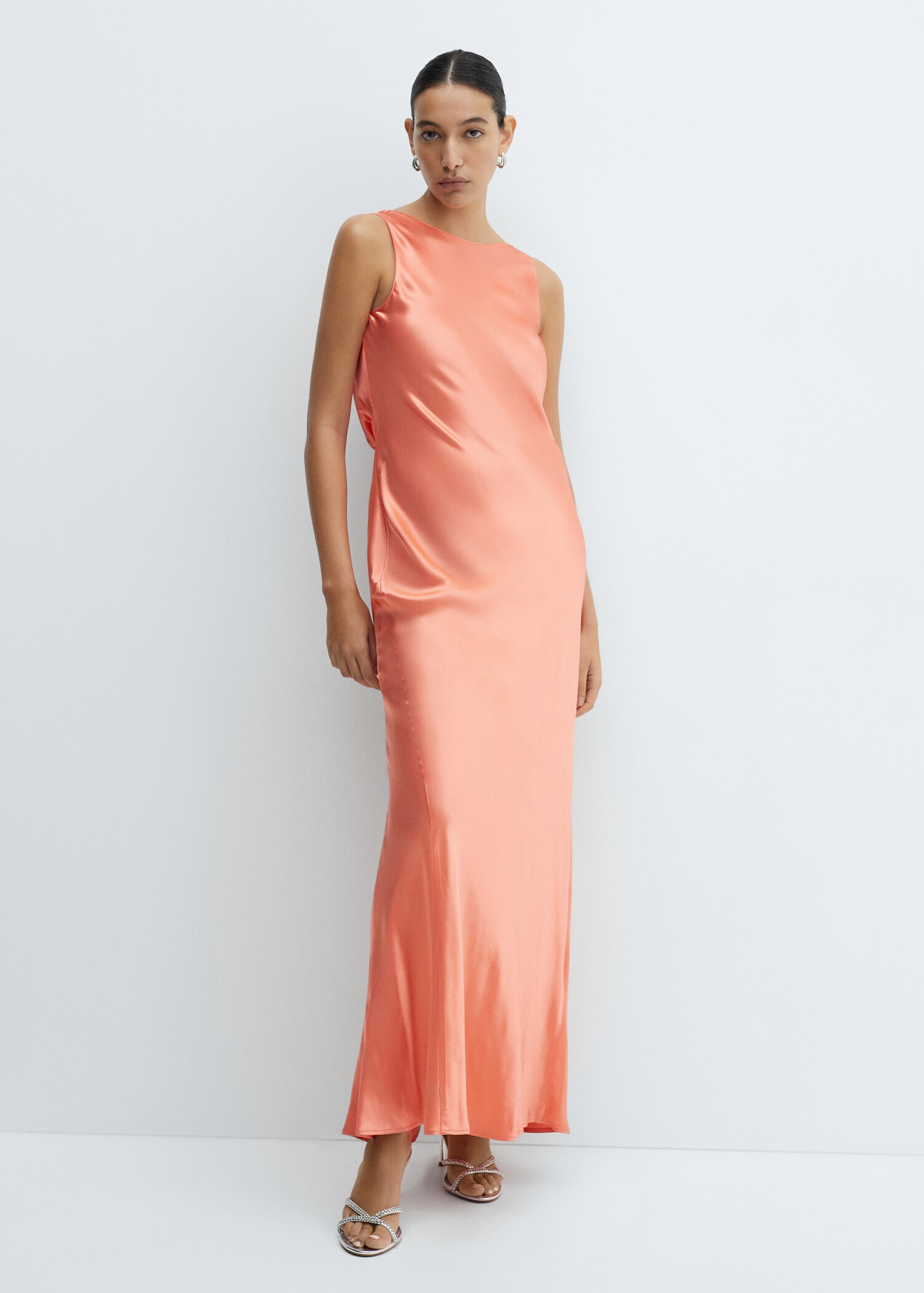 Open-back satin-effect dress - General plane