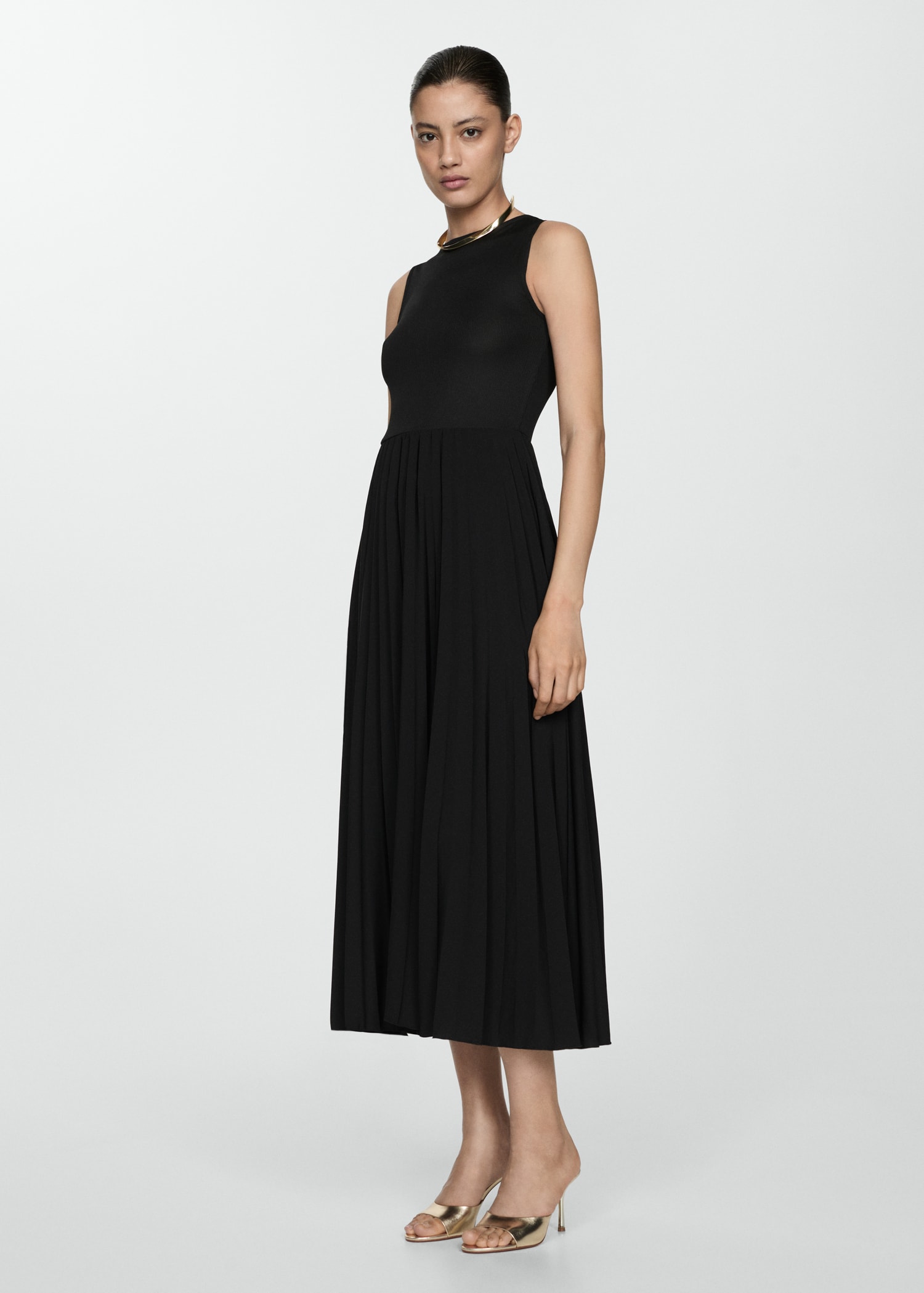 Pleated hem dress - General plane