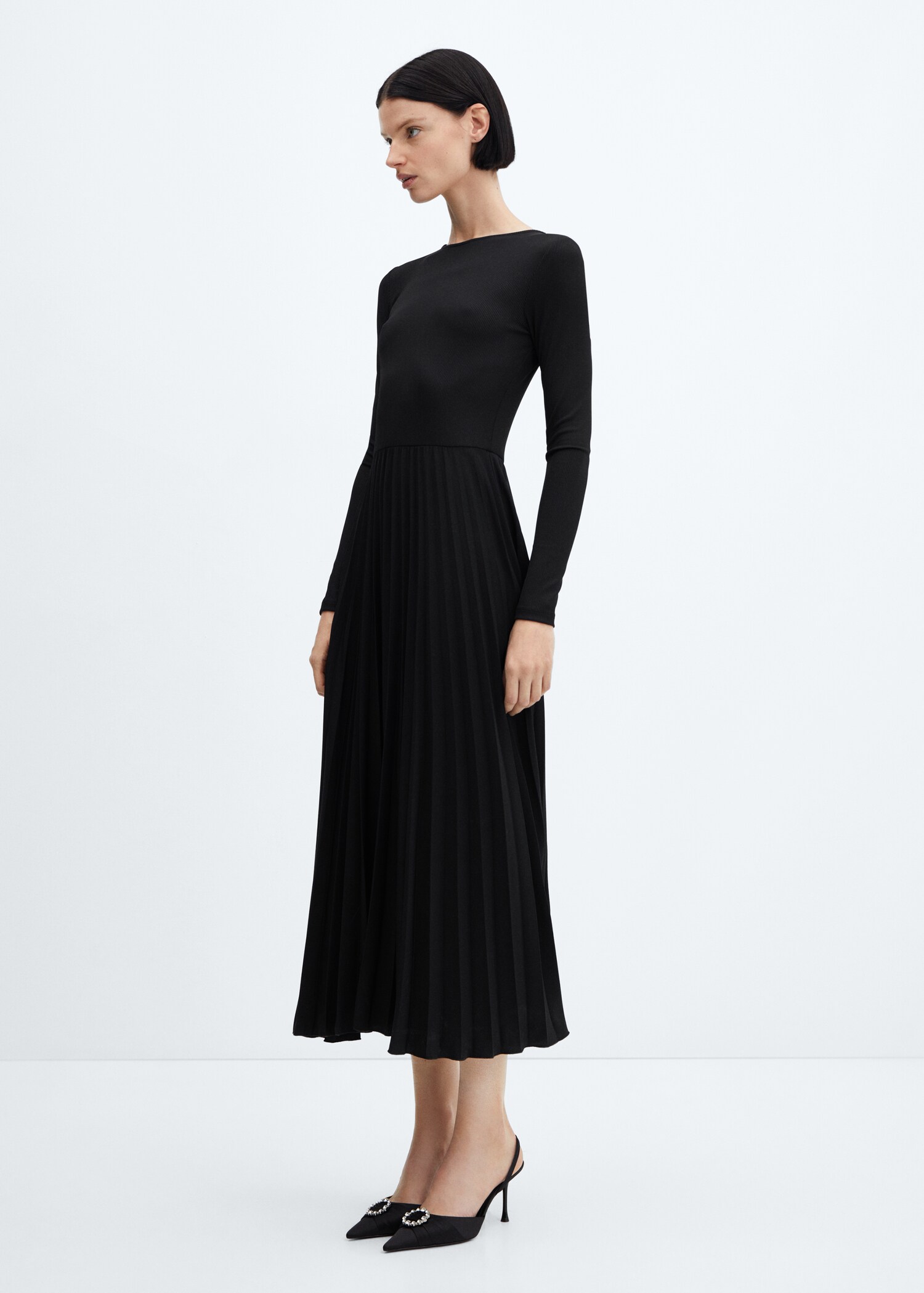 Pleated hem dress - General plane