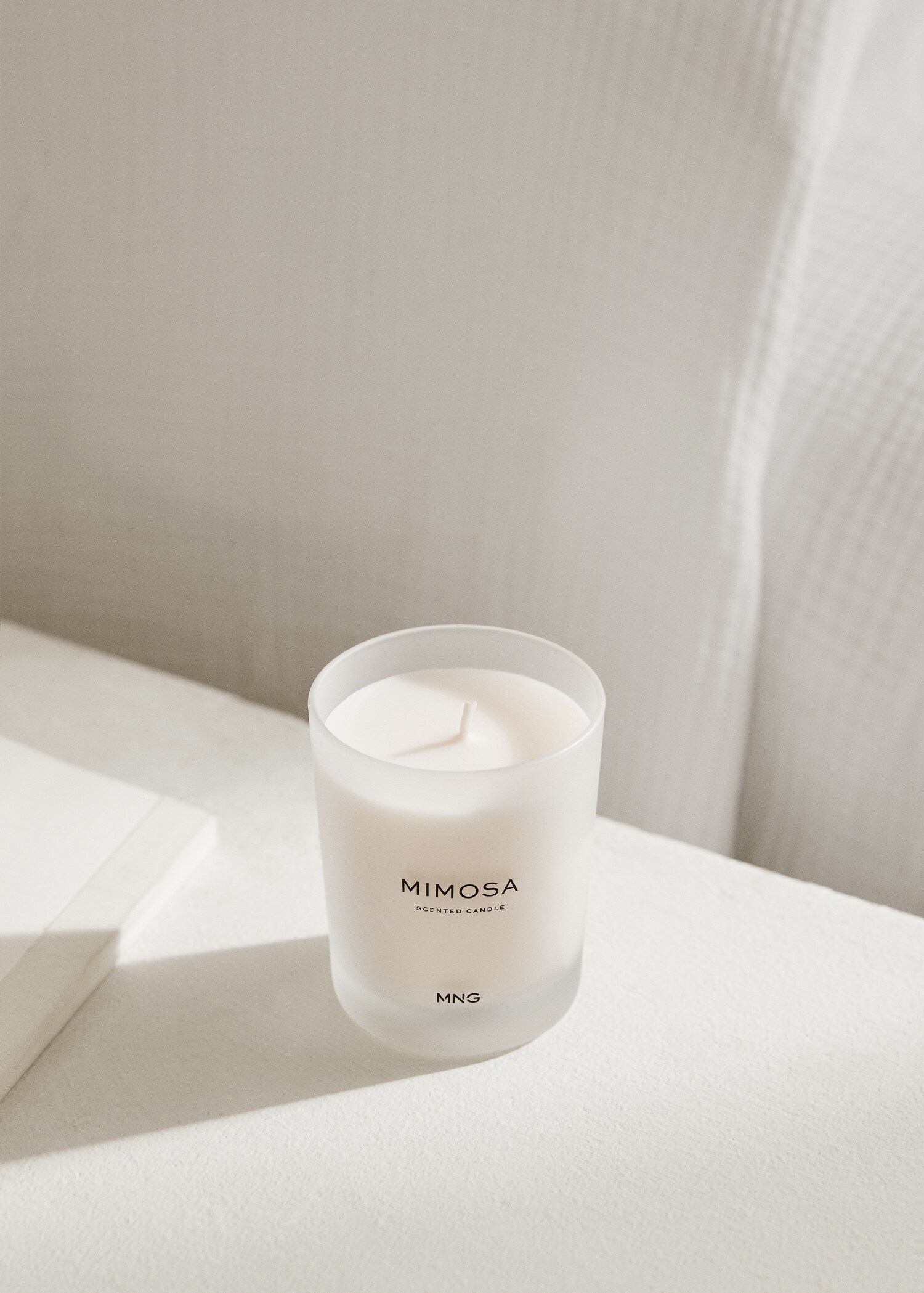 Mimosa scented candle - General plane