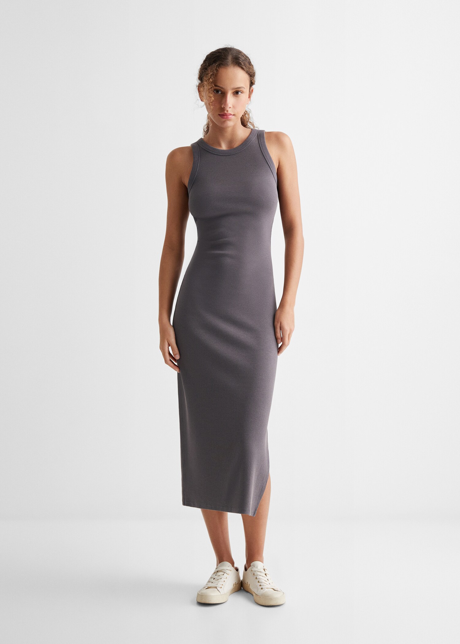 Vestido midi ajustado - Plano general