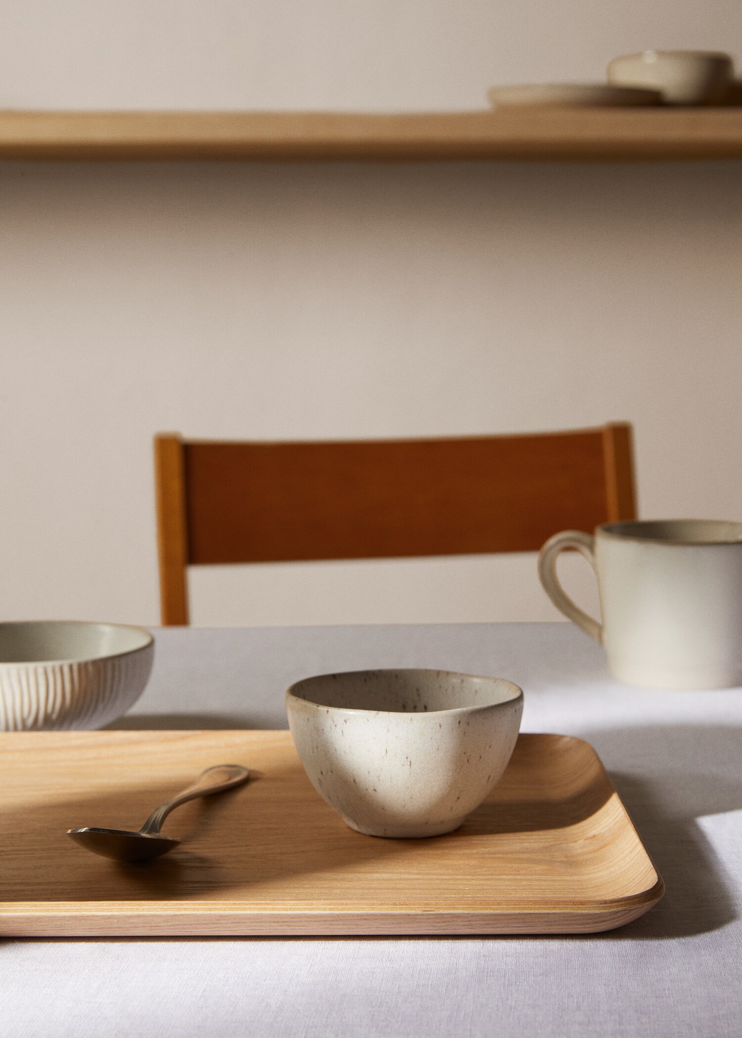 Aged stoneware bowl - General plane